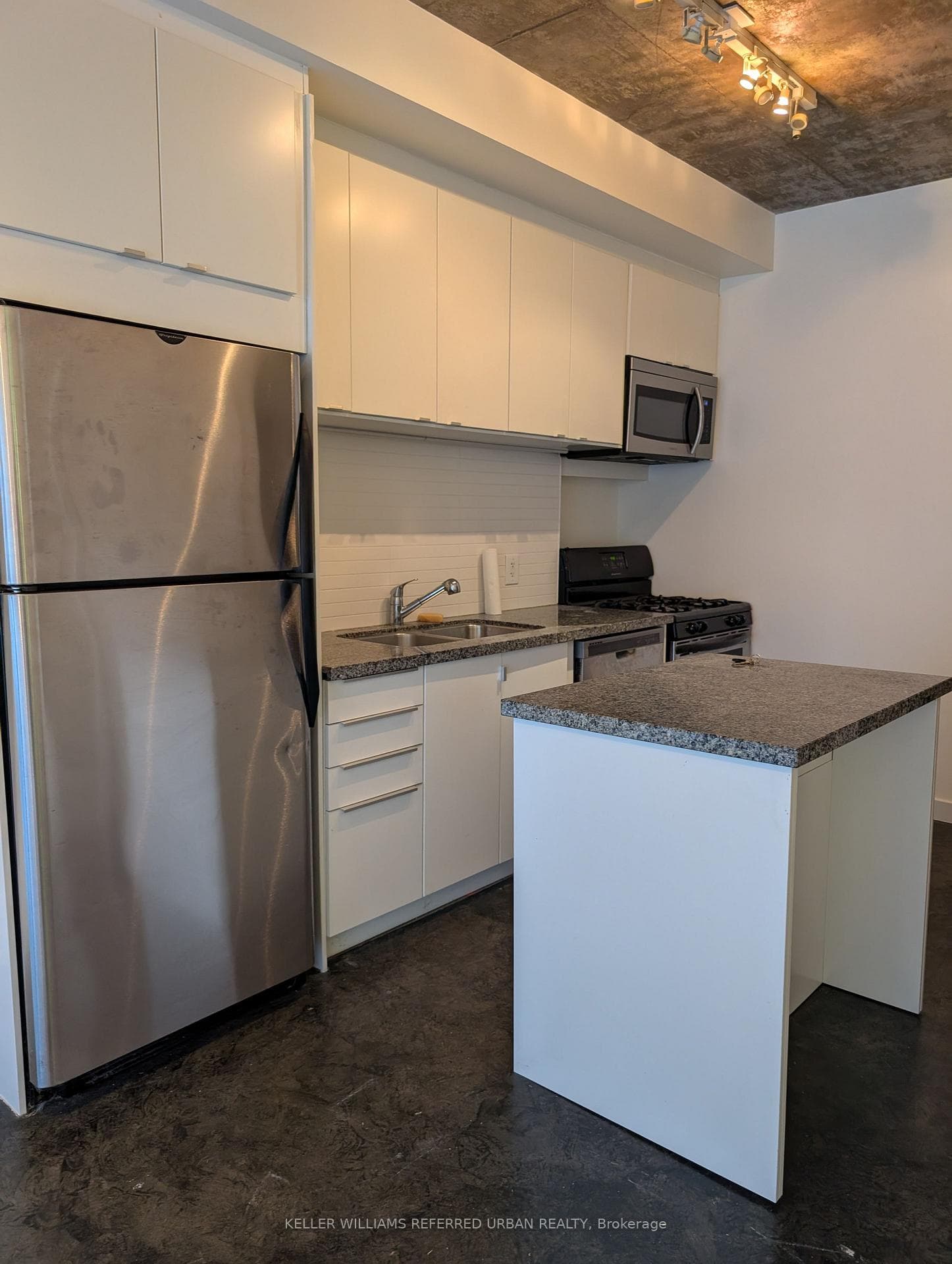 1 Shaw Street Unit 303 photo 3