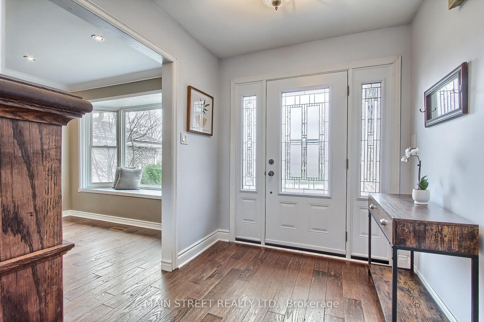 473 Dover Crescent photo 2