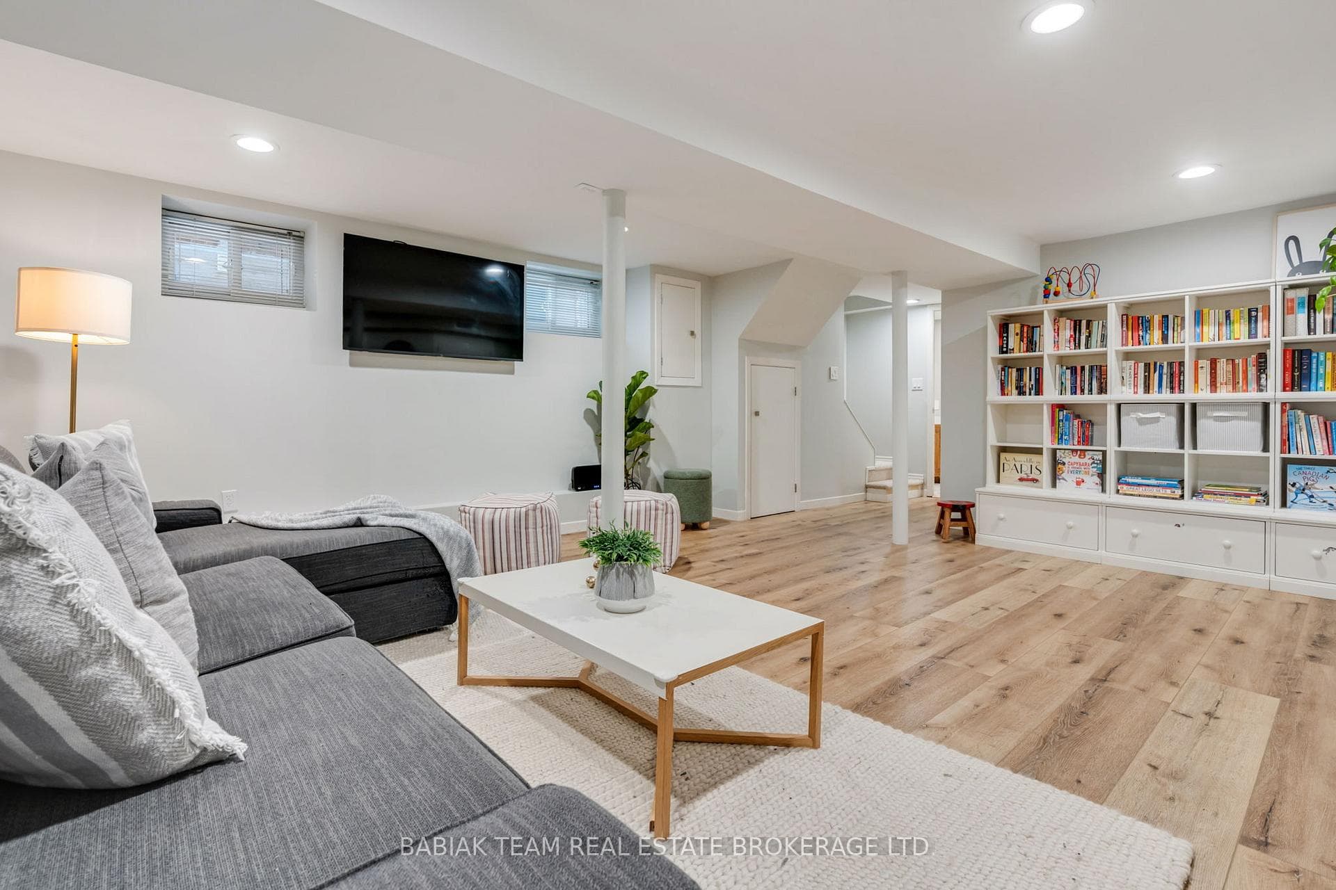383 Armadale Avenue photo 32