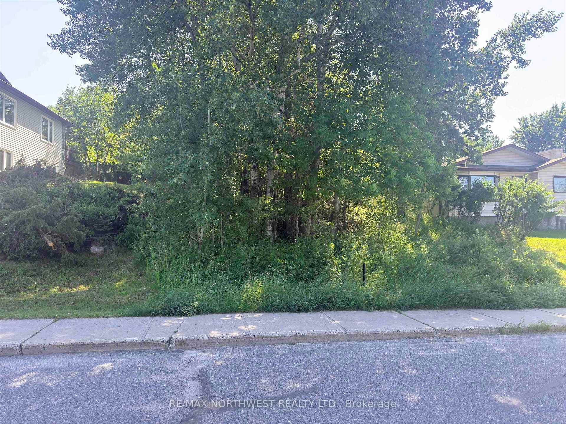 881 4th Avenue S photo 4