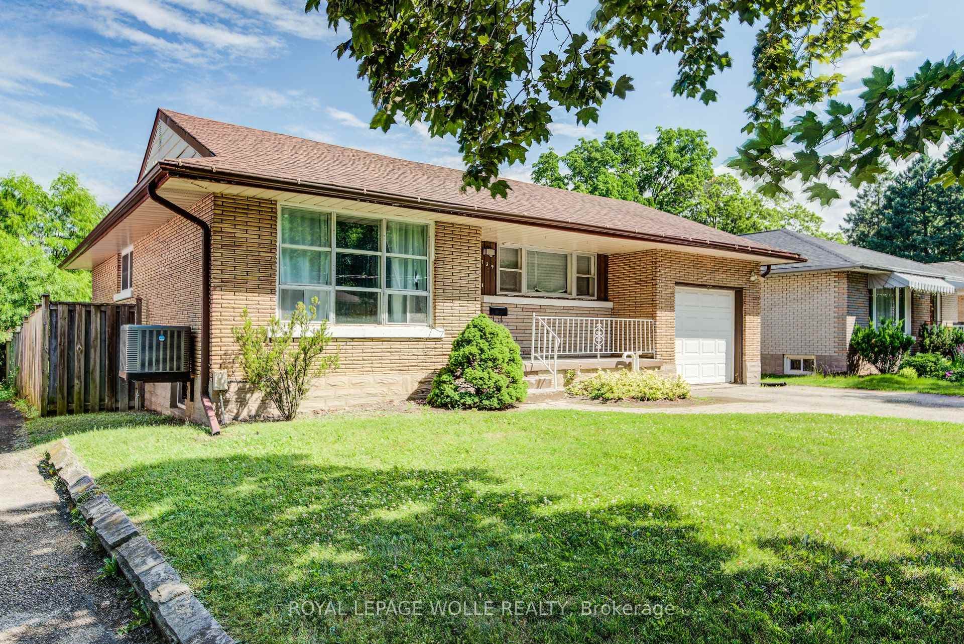 139 Elgin Crescent photo 4