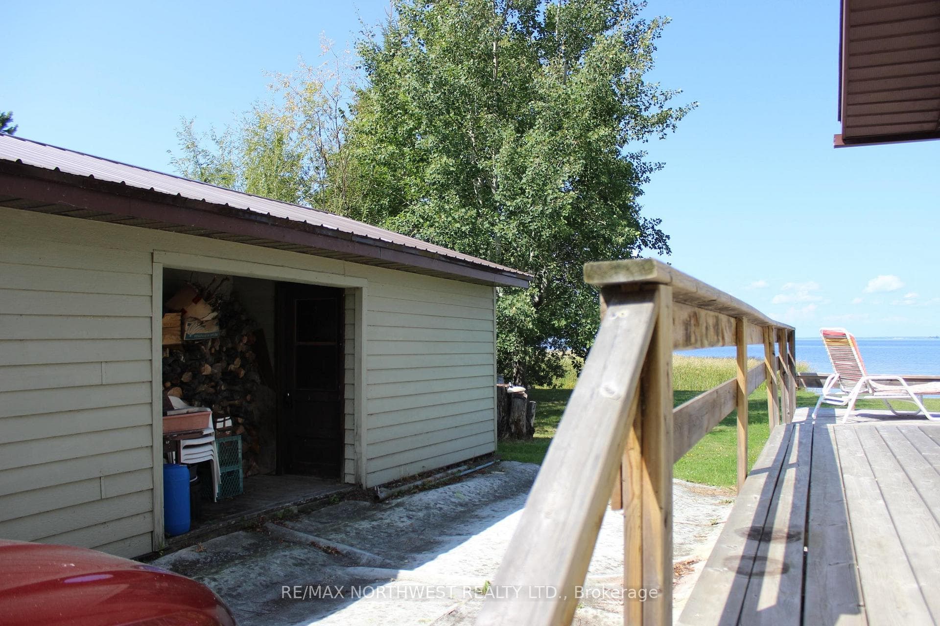 93 STINTZI DR E photo 12