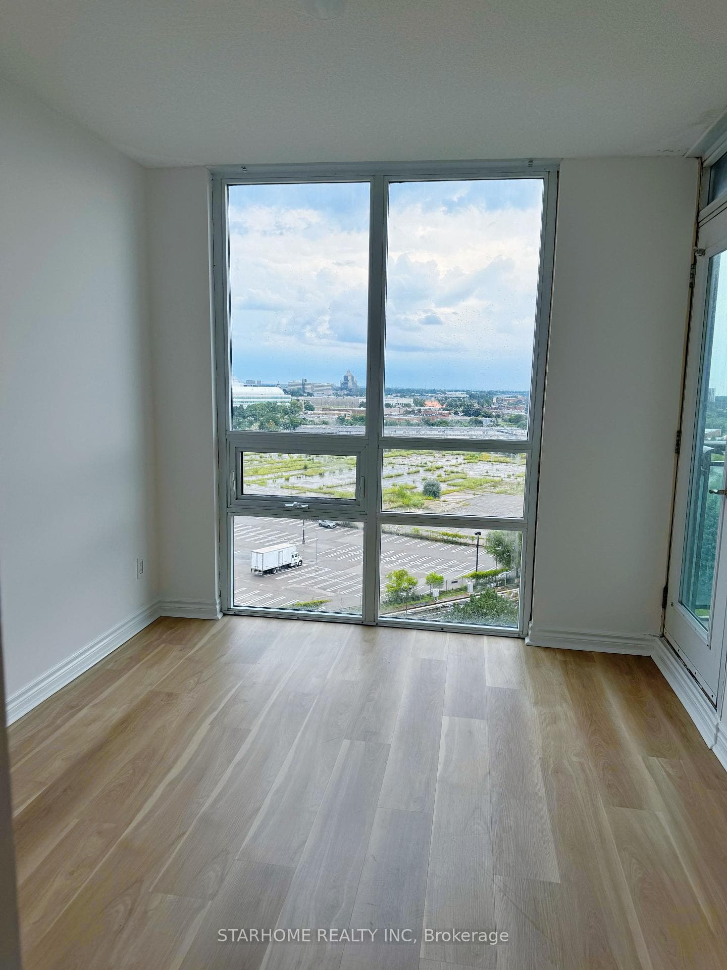 88 Grangeway Avenue Unit 1207 photo 6