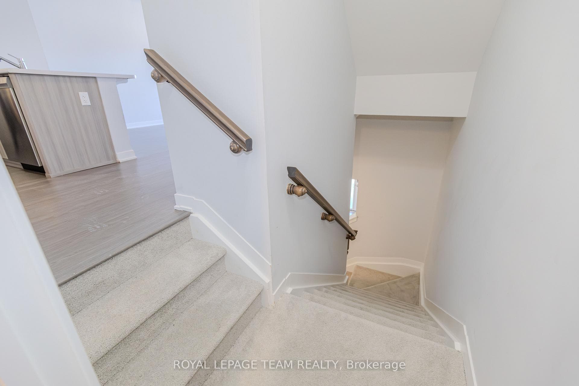 22 Stitch Mews photo 9