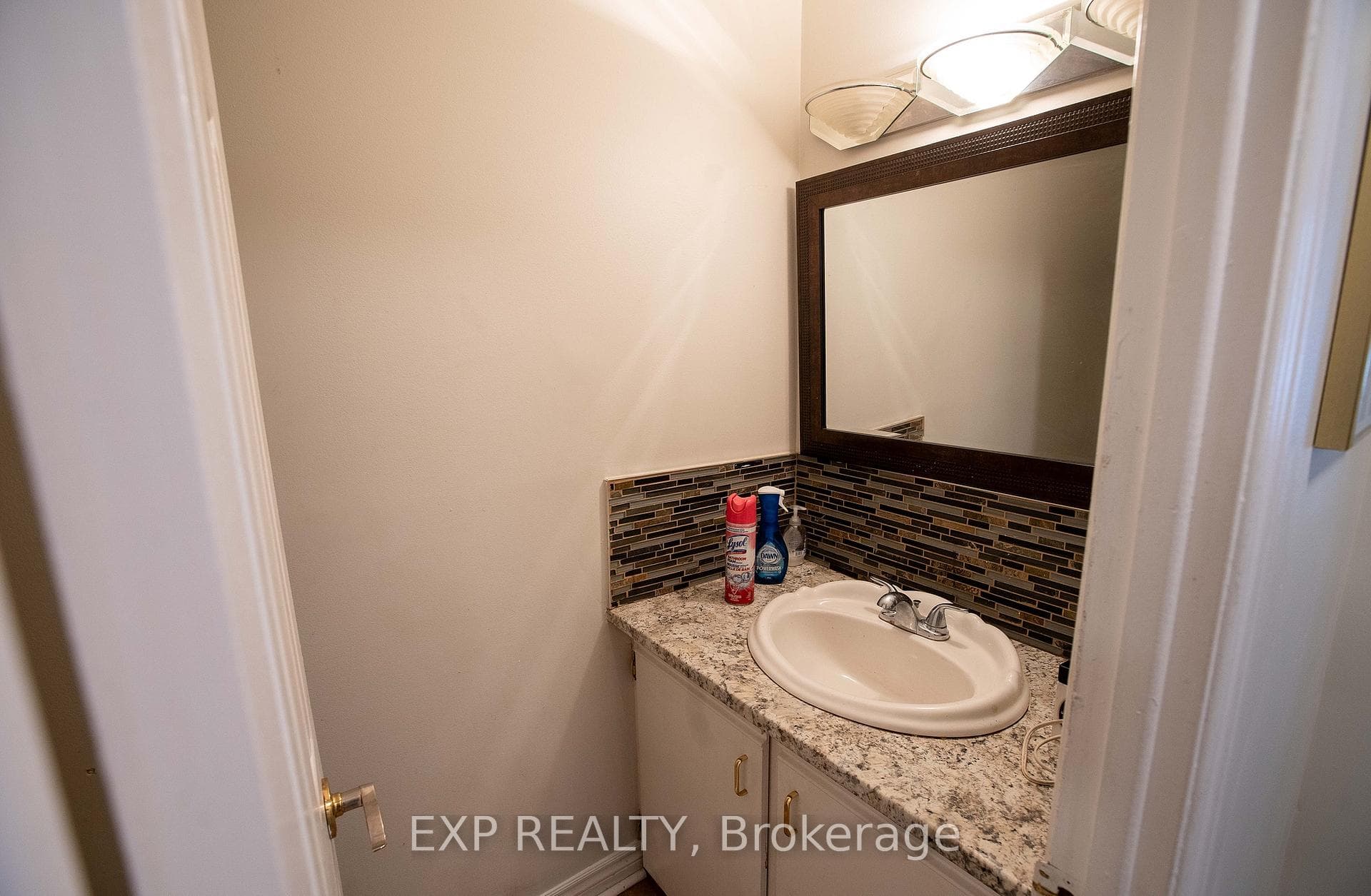 1108 Grenoble Crescent photo 4