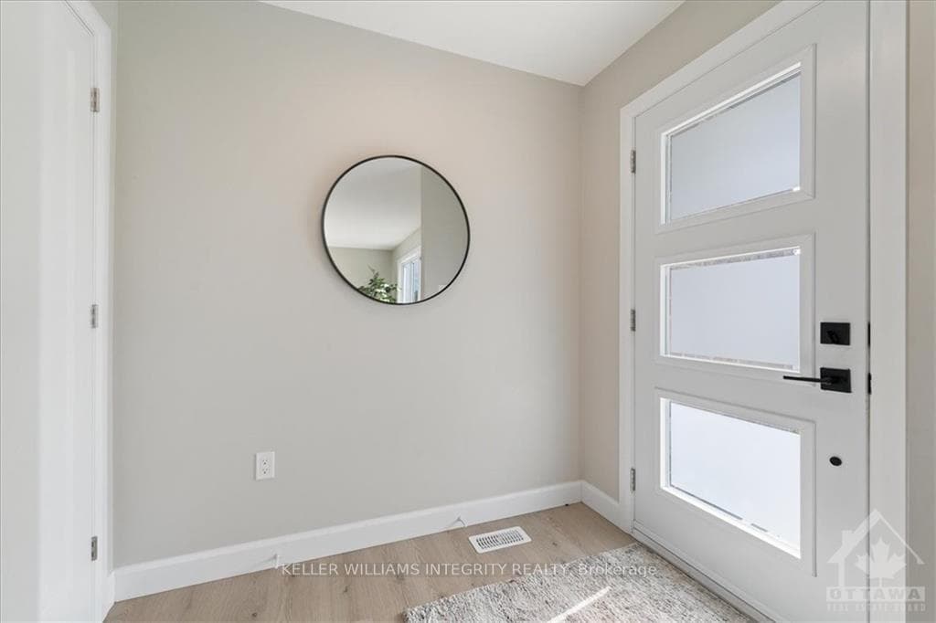 241 ROXANNE Street photo 4