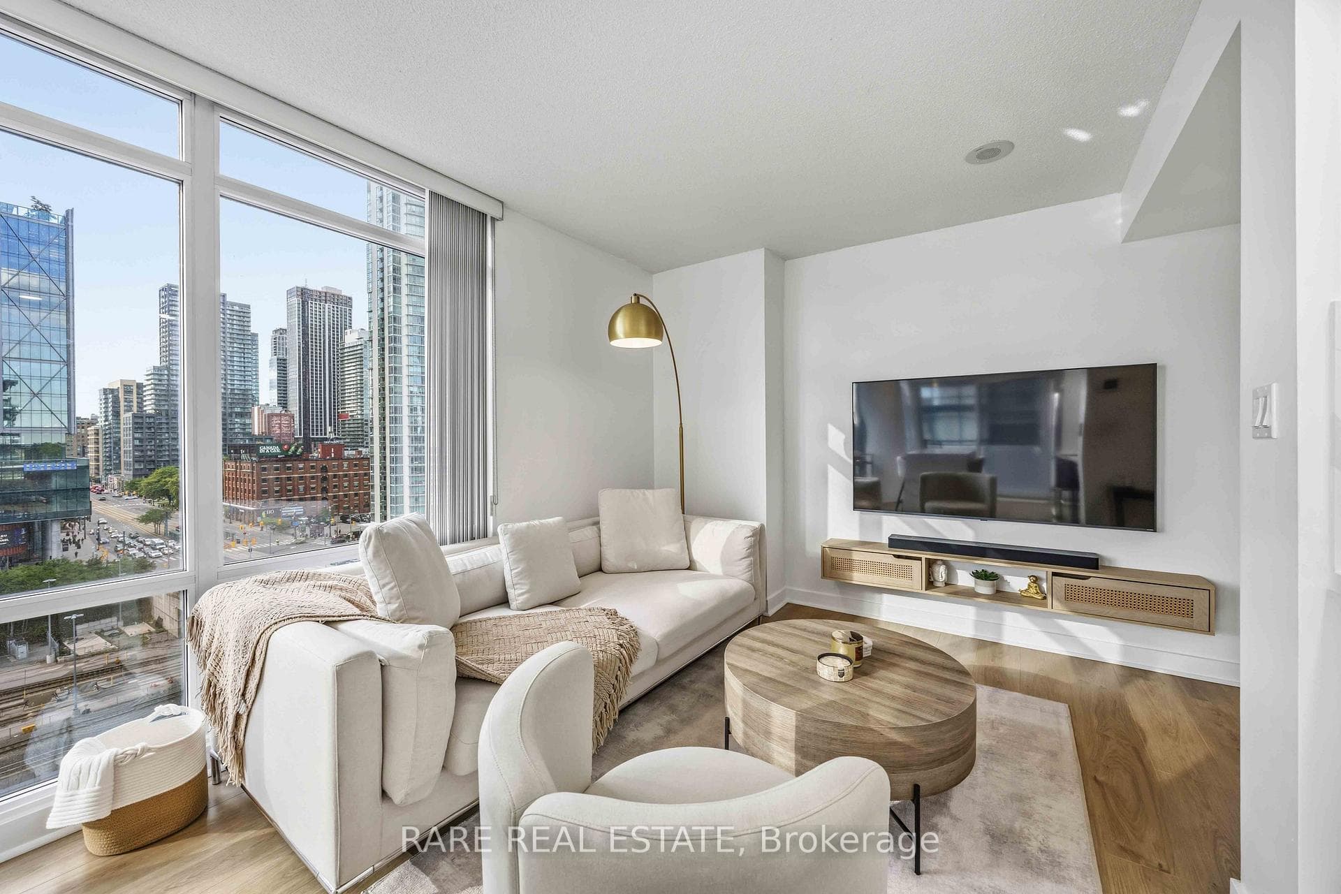 4K Spadina Avenue Unit 1002 photo 2