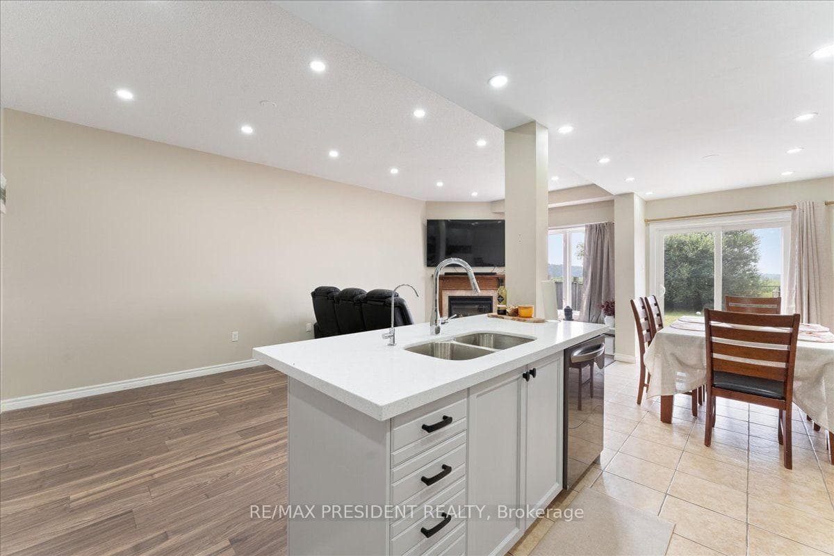 285 Southbrook Drive photo 12