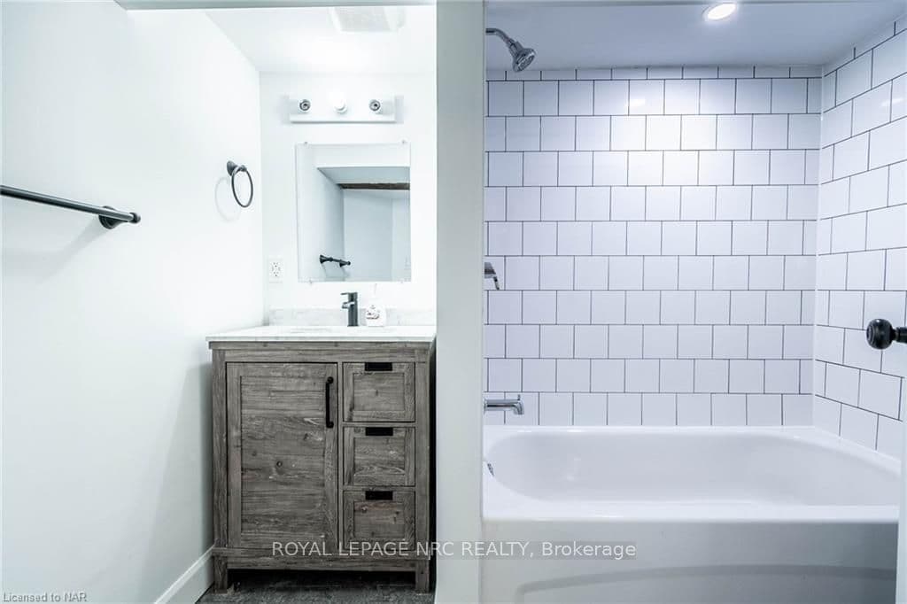 Lower level 4pc Bath