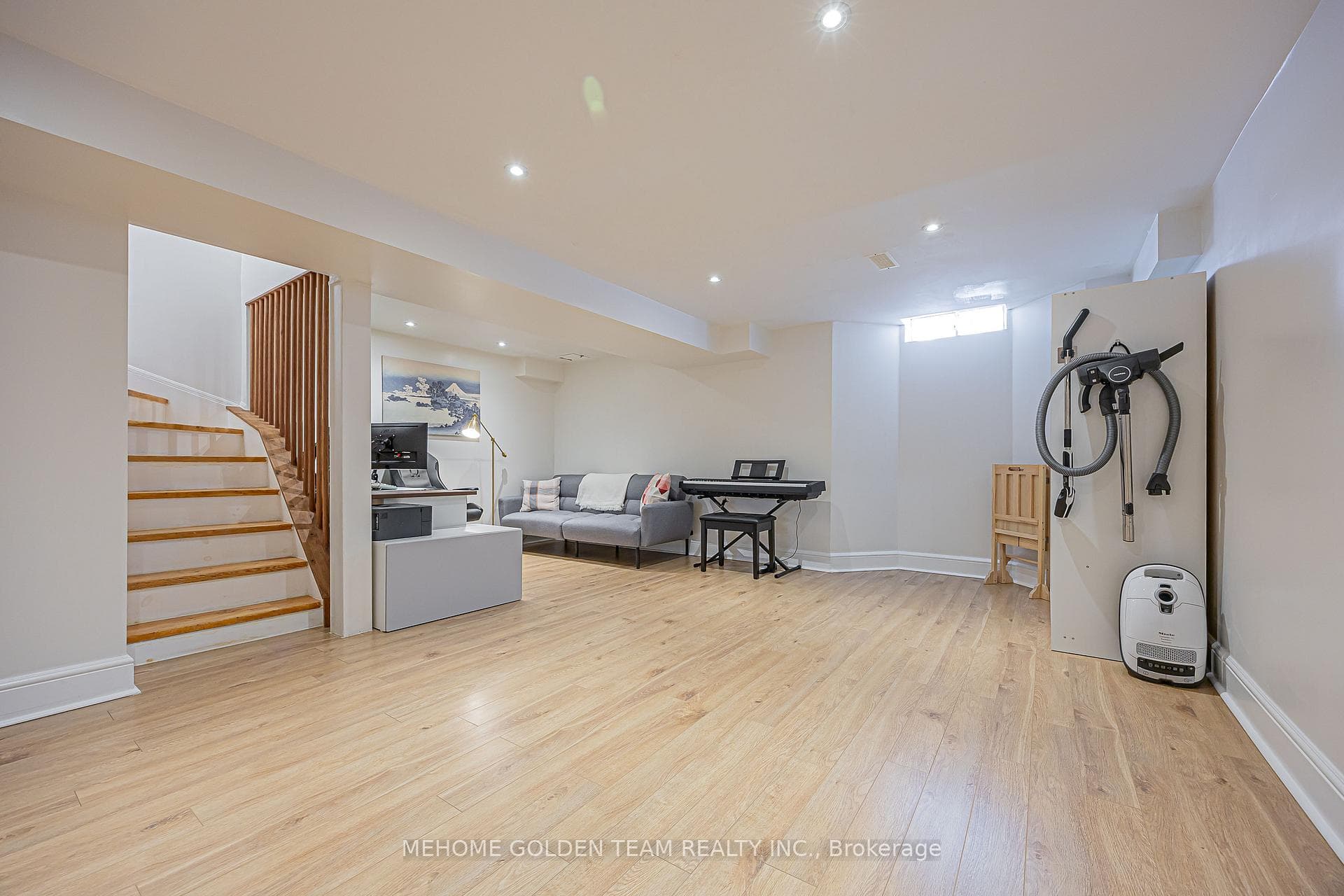 53 Steepleview Crescent photo 42