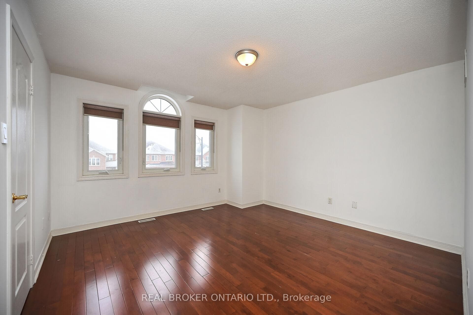 350 Oaktree Circle photo 19