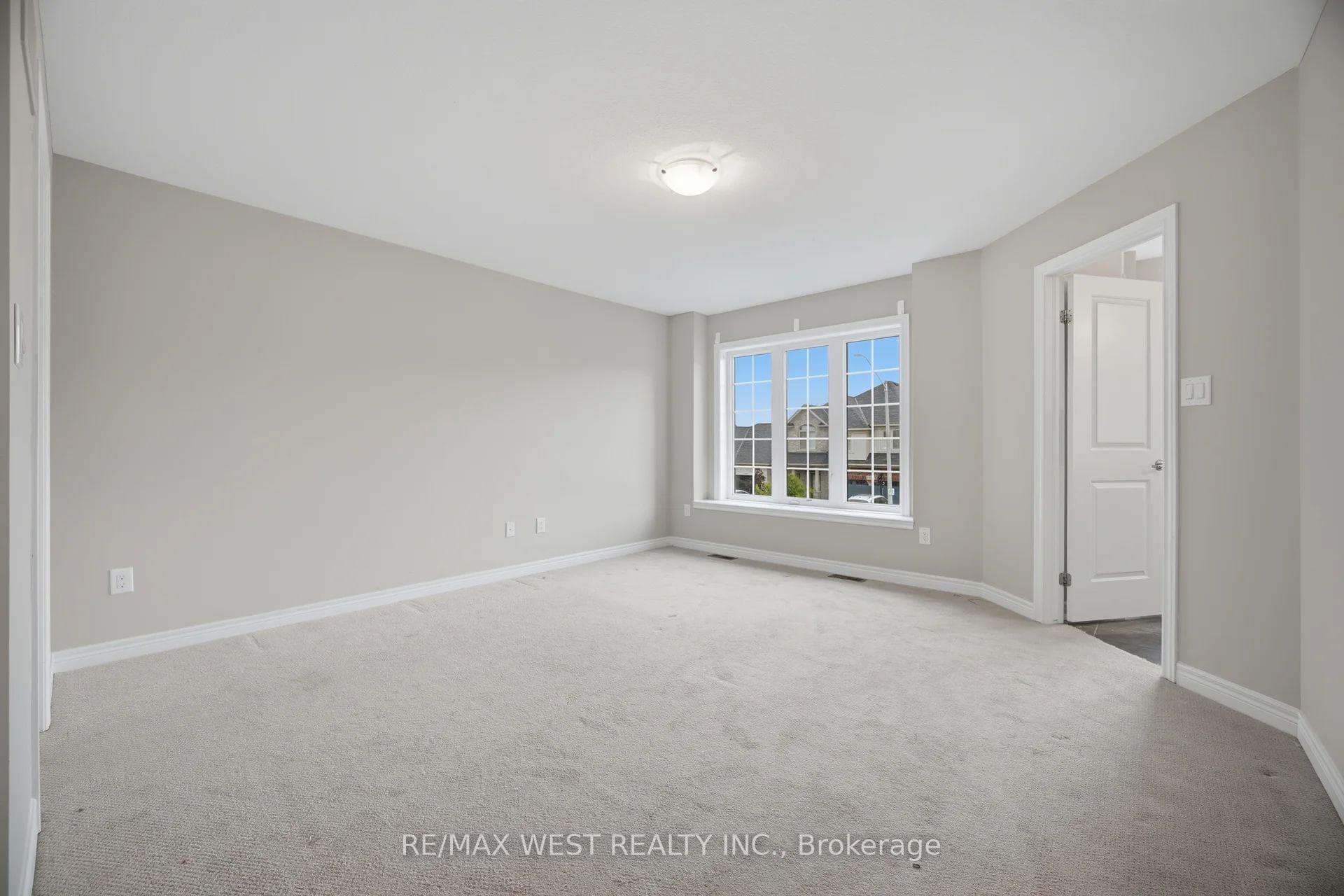 137 Echovalley Drive photo 24
