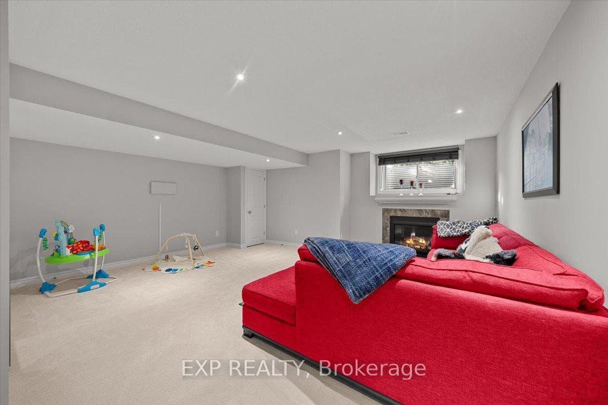 255 Shinleaf Crescent photo 35