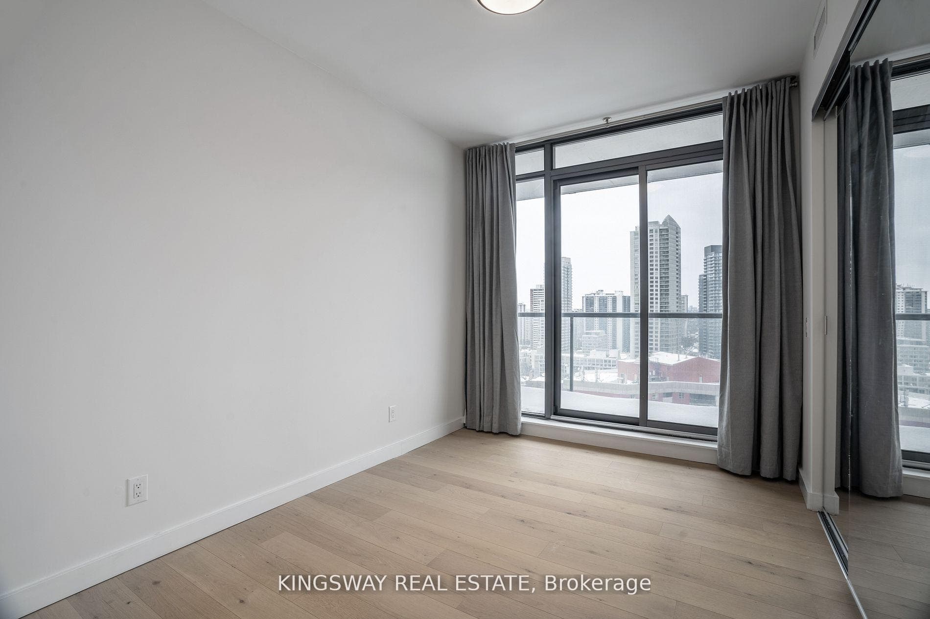 81 Wellesley St Street Unit 2102 photo 5