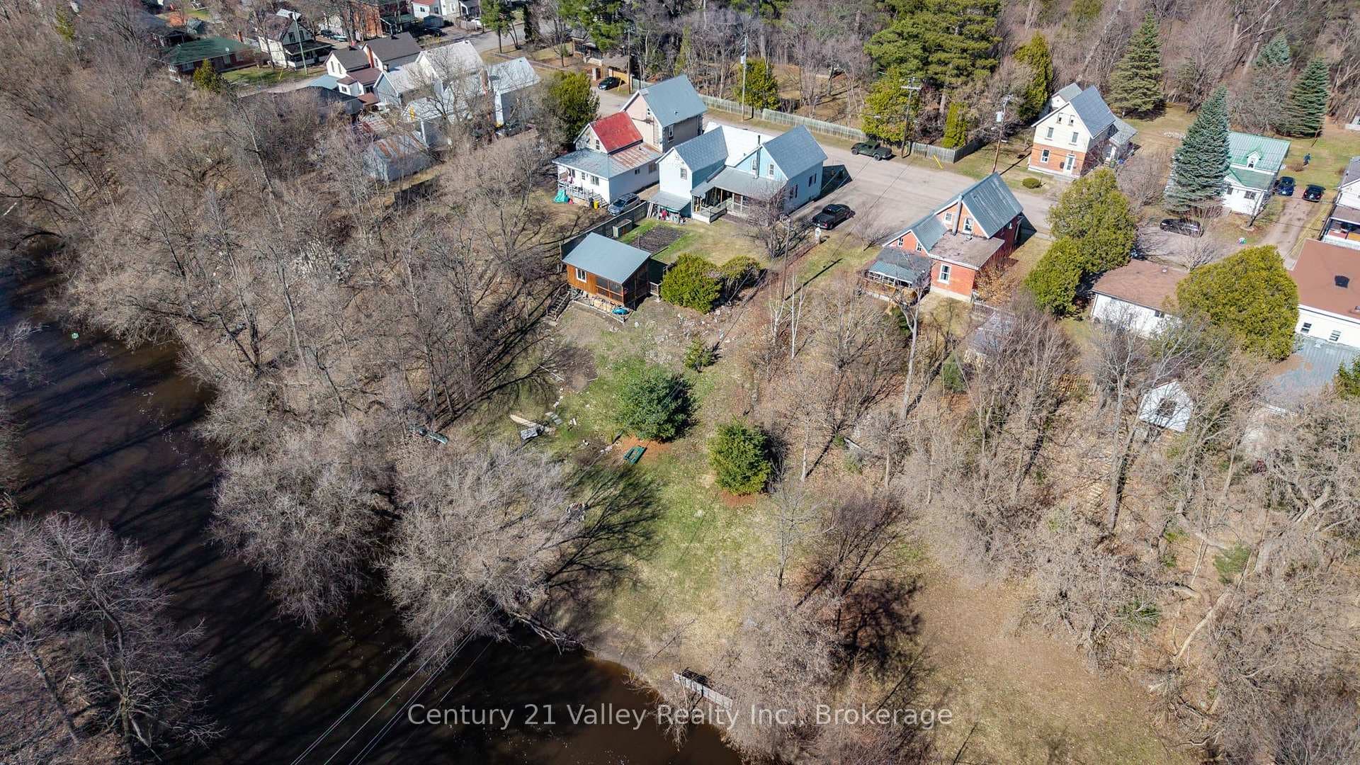 442 Moffat Street photo 2