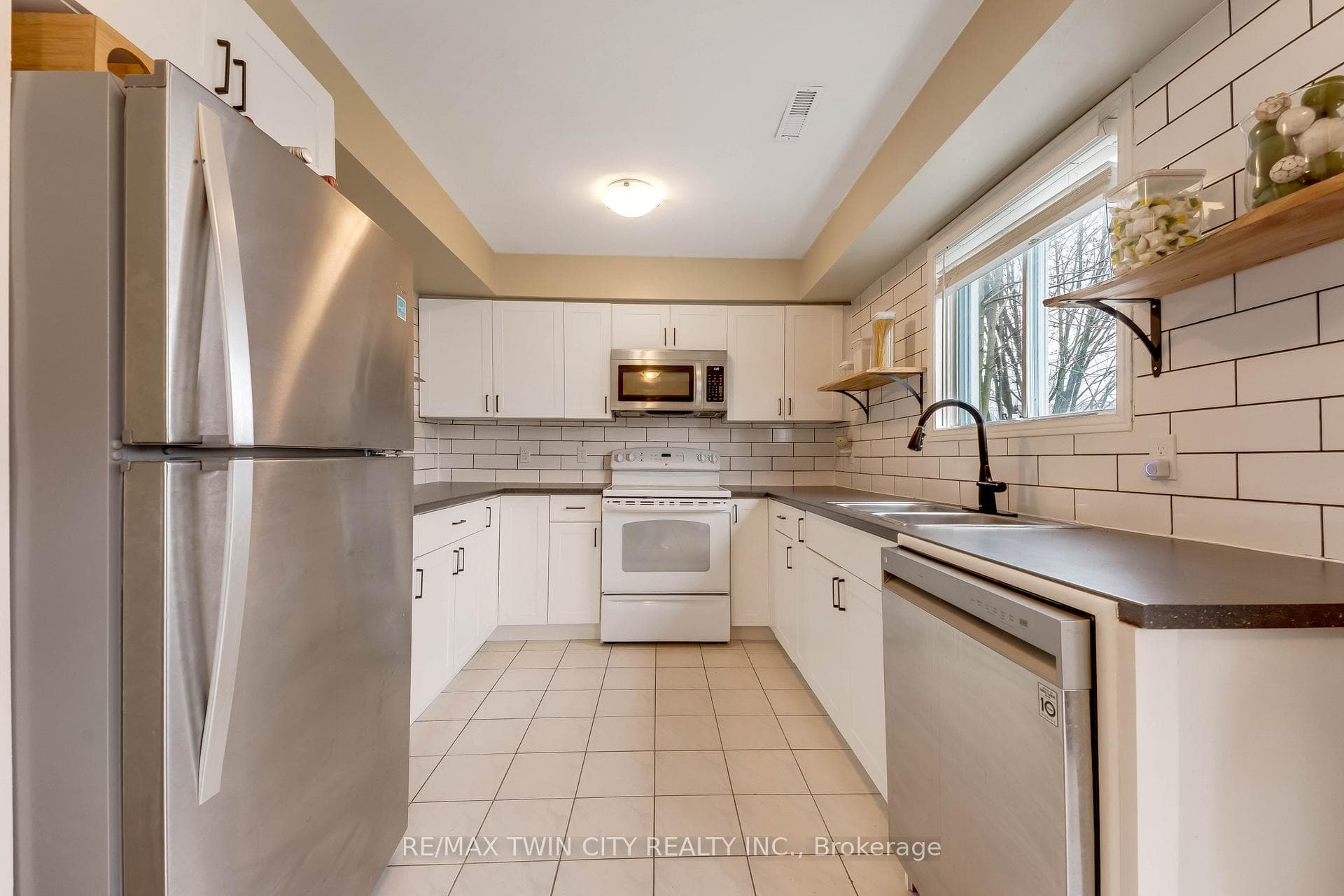 99 Canrobert Street photo 8
