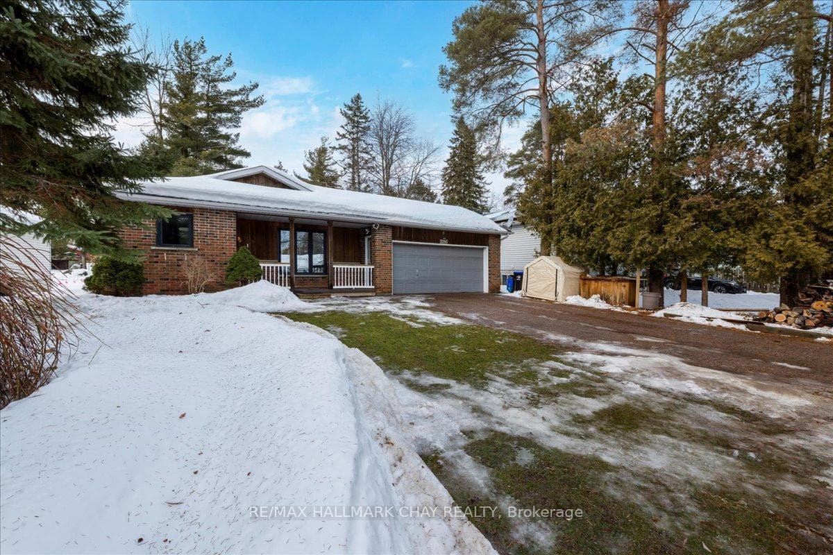 2286 25th Side Road photo 1