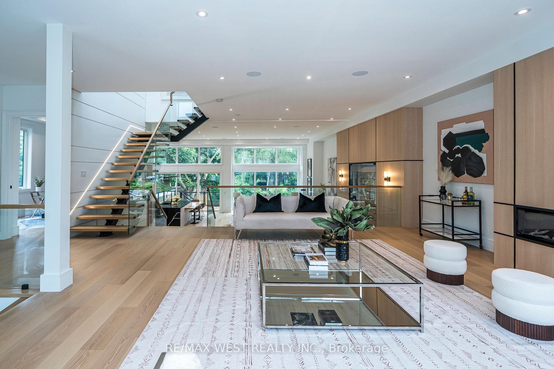 109 Hounslow Avenue photo 6