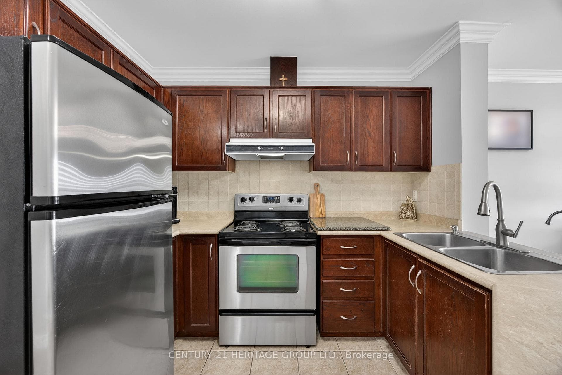 112 Simcoe Road Unit 214 photo 3