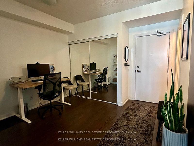20 Bruyeres Mews Unit 2108 photo 8