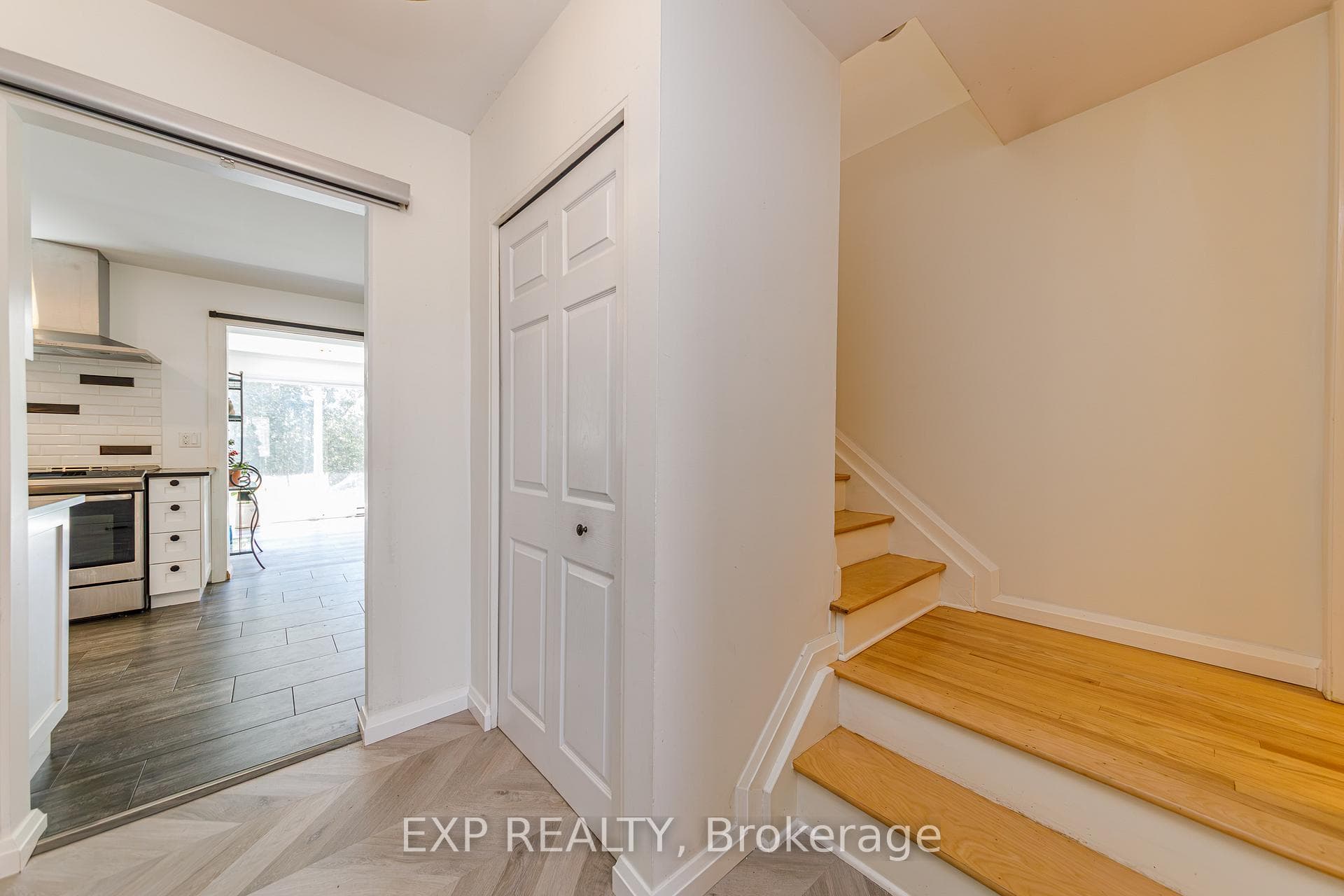 1836 Lorraine Avenue photo 4