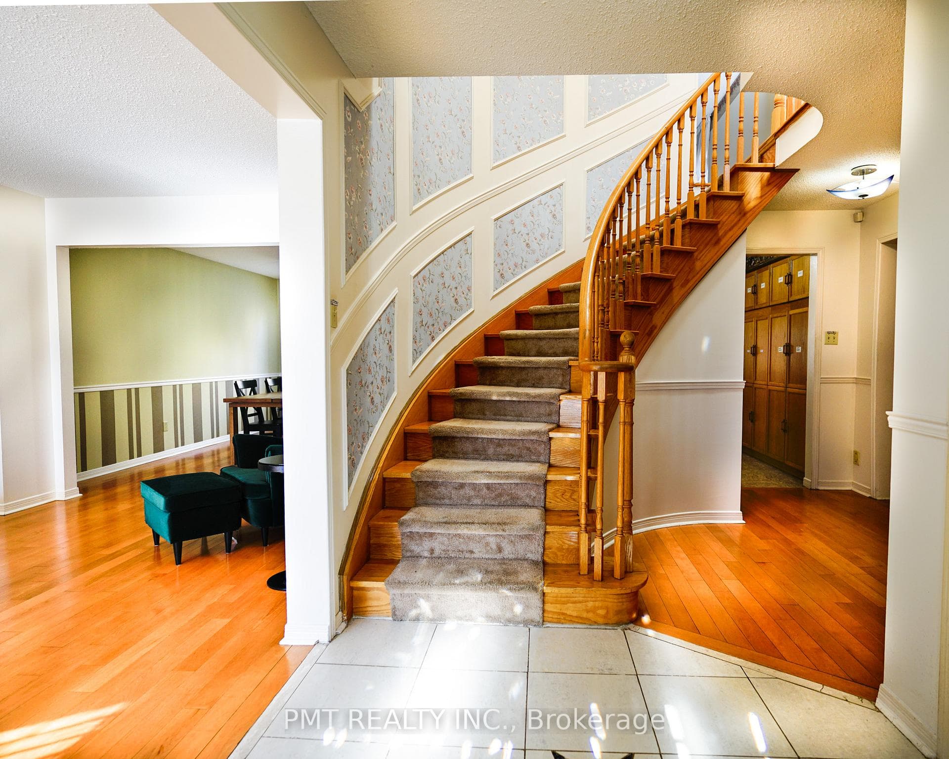 26 Dartmoor Drive Unit Main photo 9