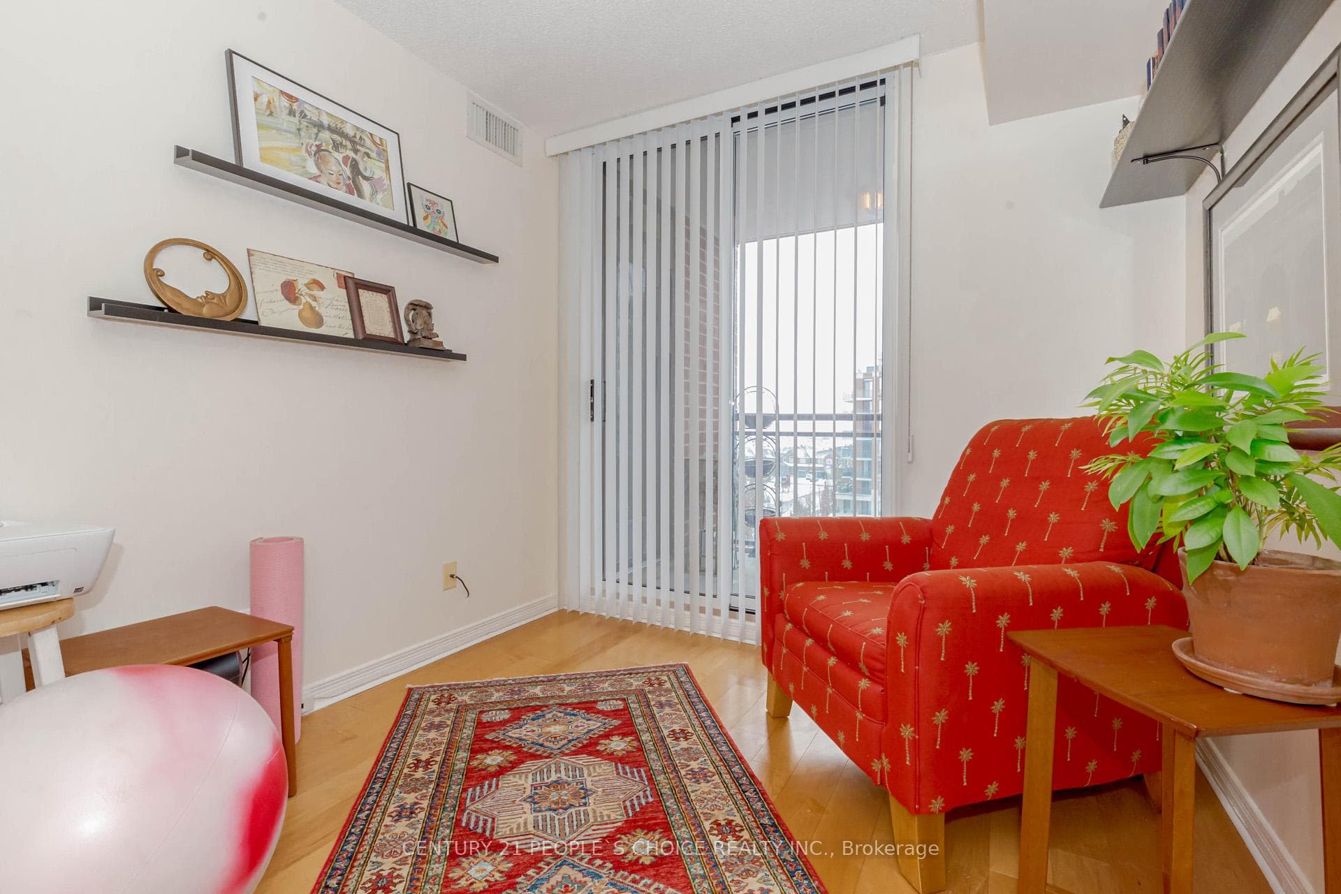 350 Red Maple Road Unit 607 photo 23