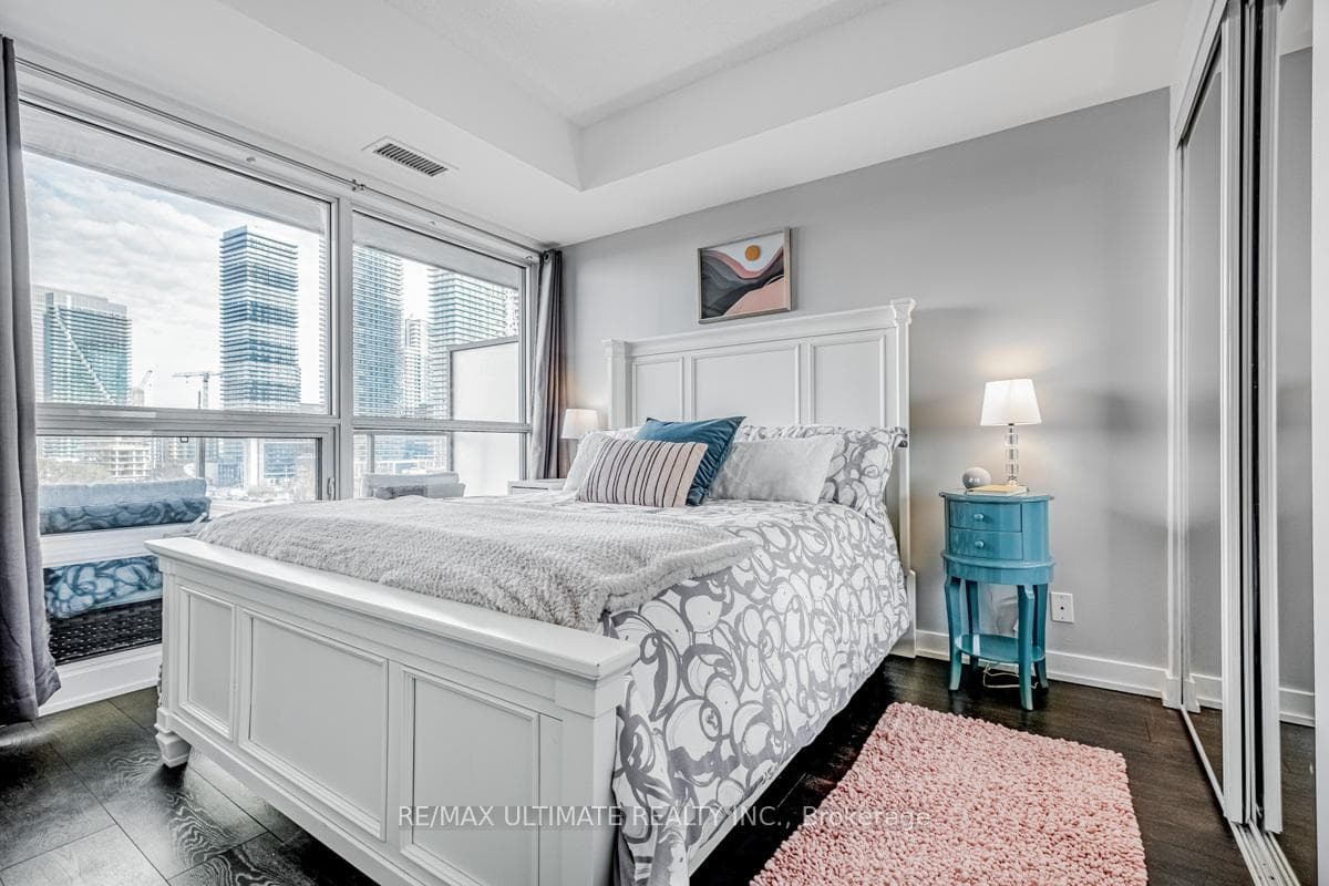 2220 Lake Shore Boulevard Unit 1006 photo 22