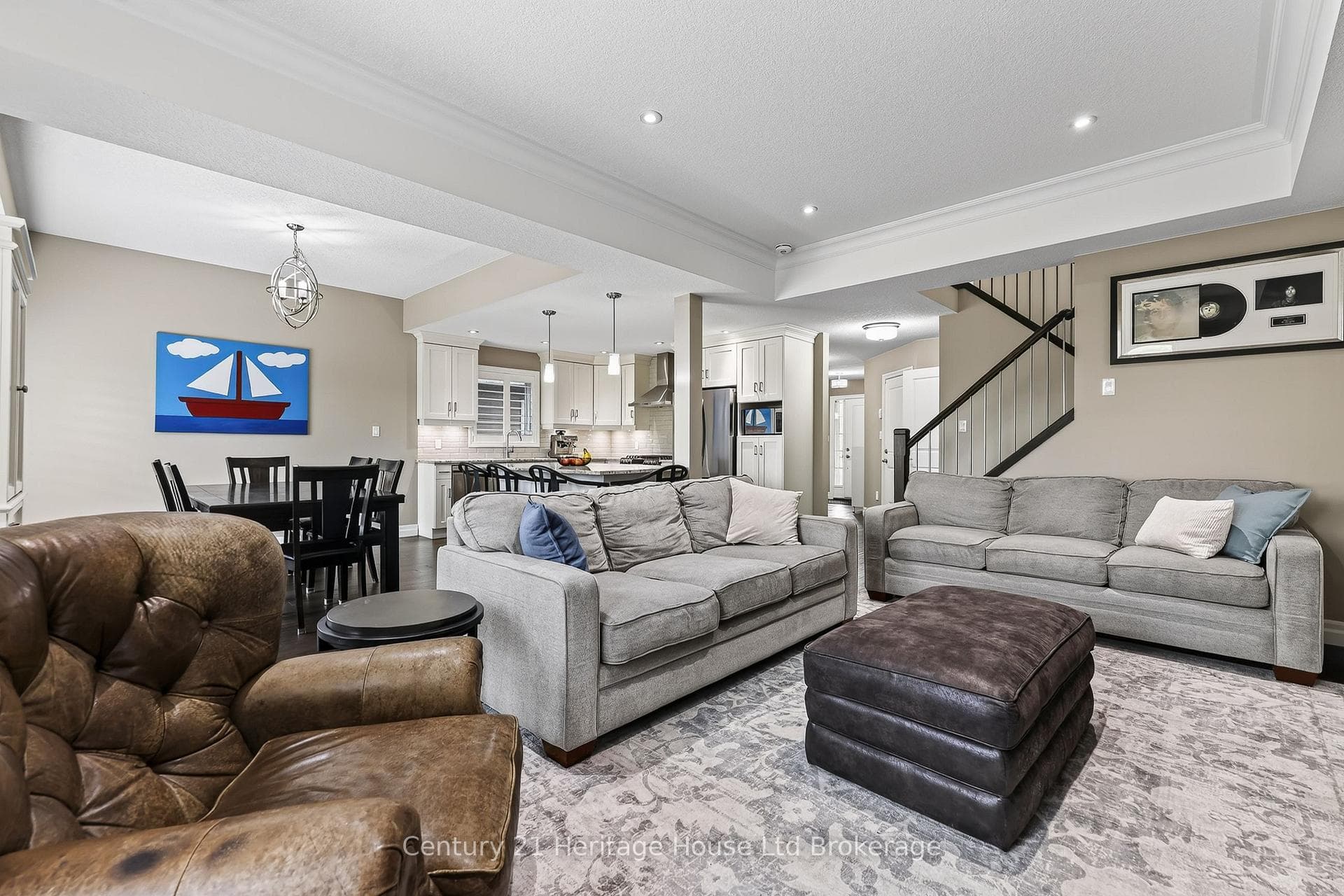 1048 Alberni Road photo 2