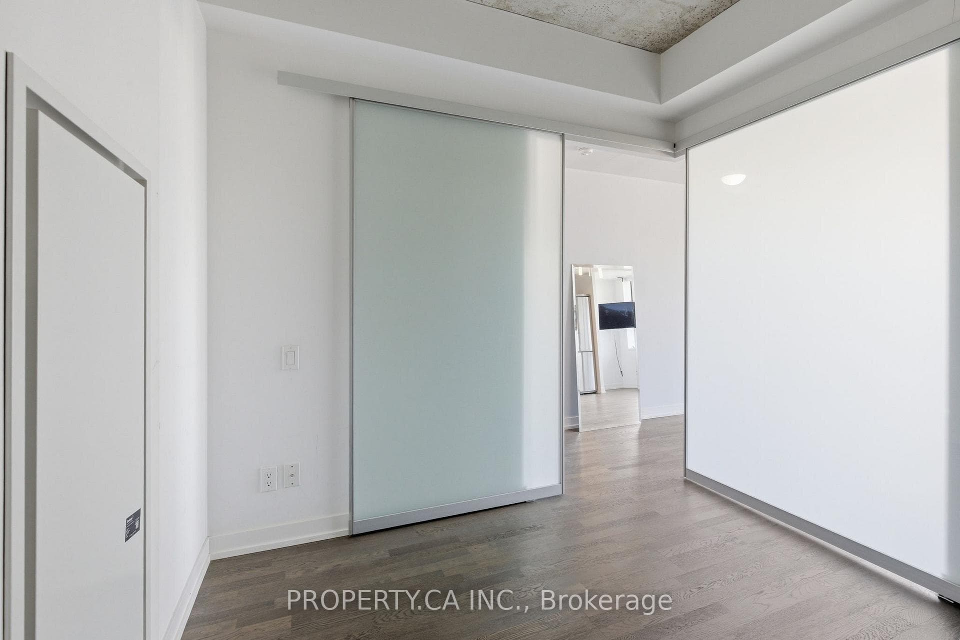 461 Adelaide Street Unit 832 photo 10