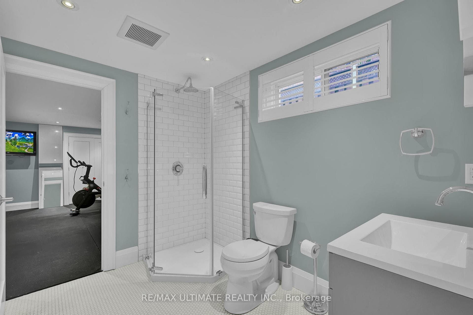 97 Woodview Drive photo 34
