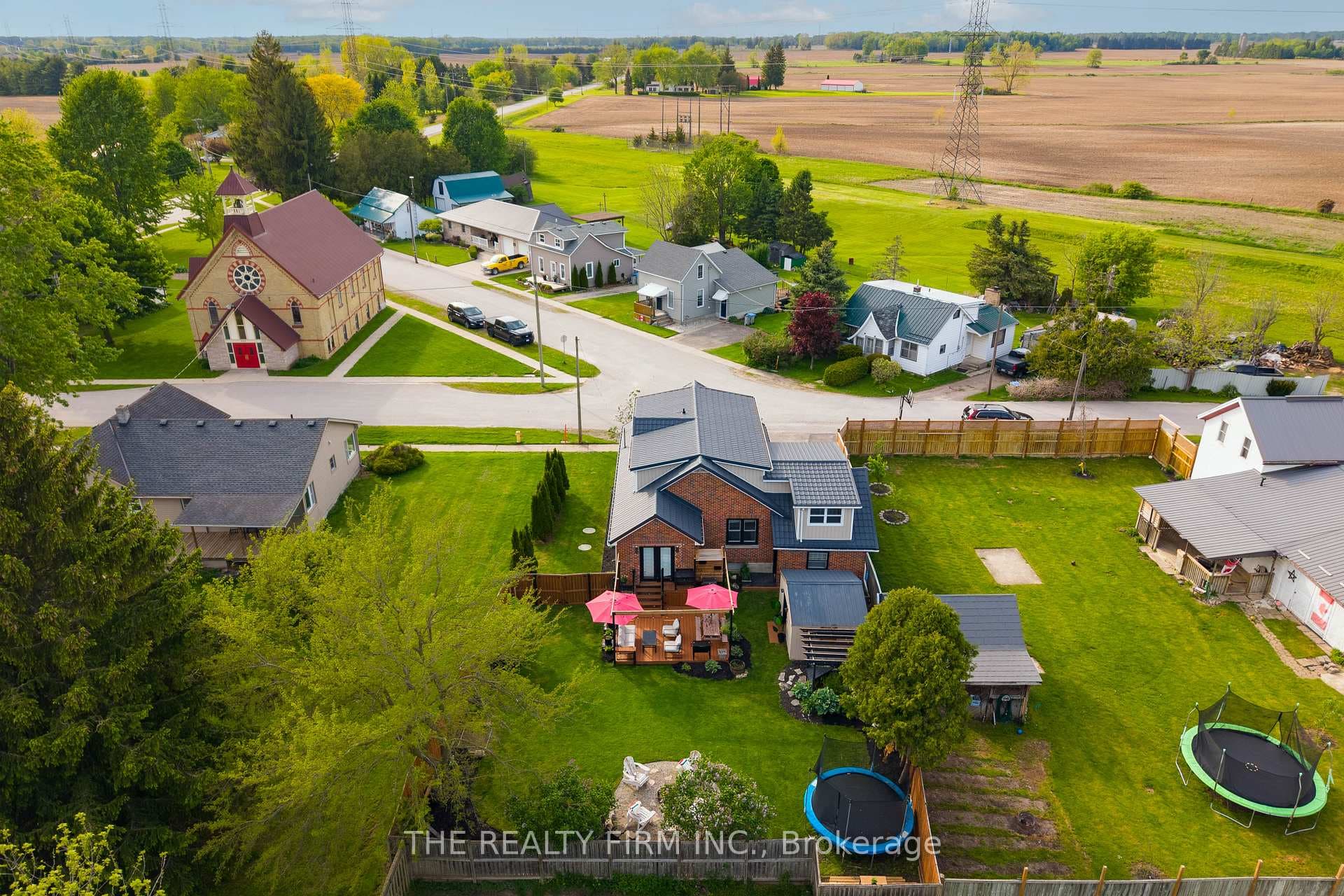599 John Street photo 5