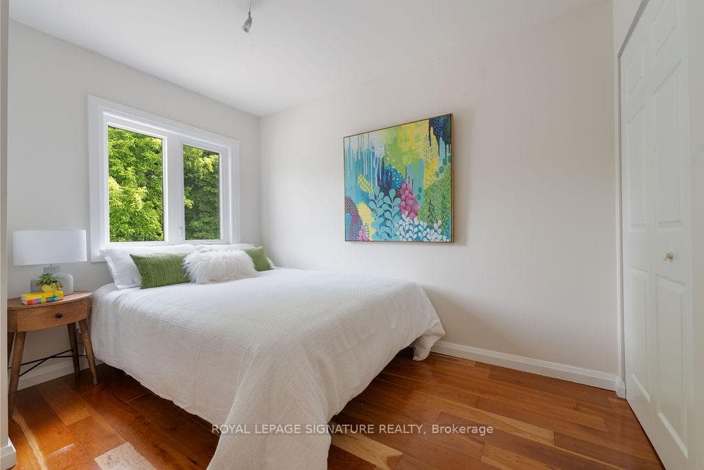 395 Scarborough Road photo 17