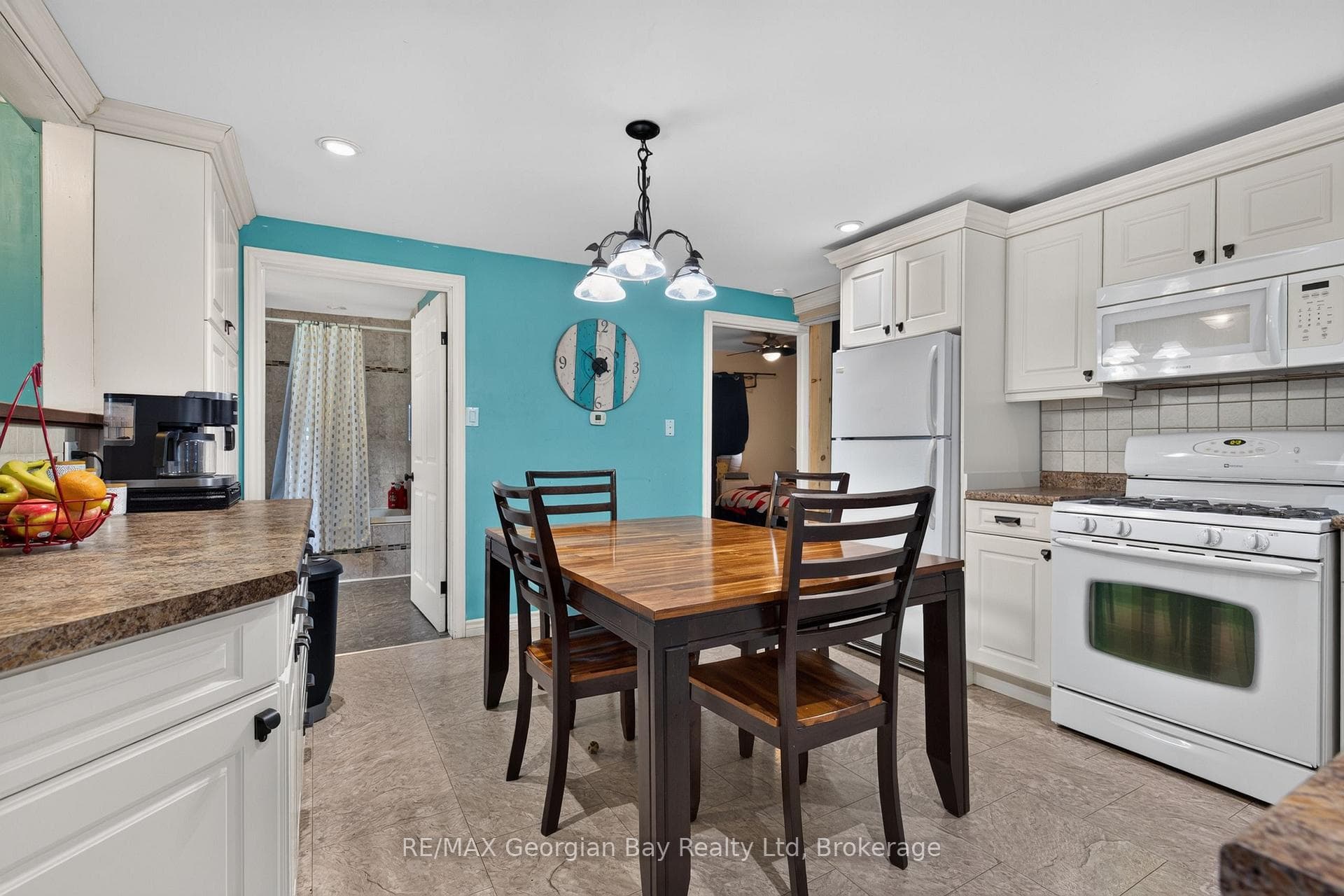 676 3rd Avenue photo 5