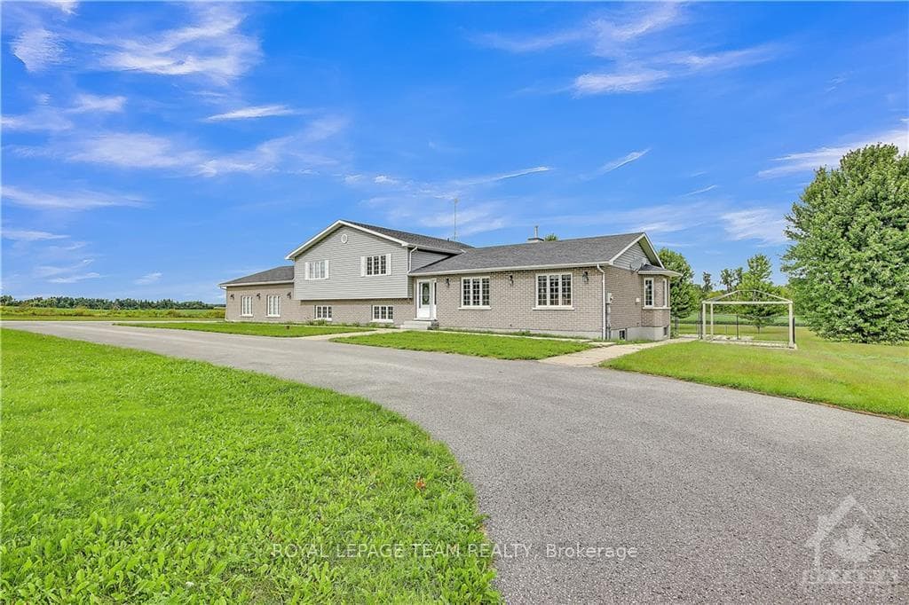 6537 FIRST LINE Road photo 3