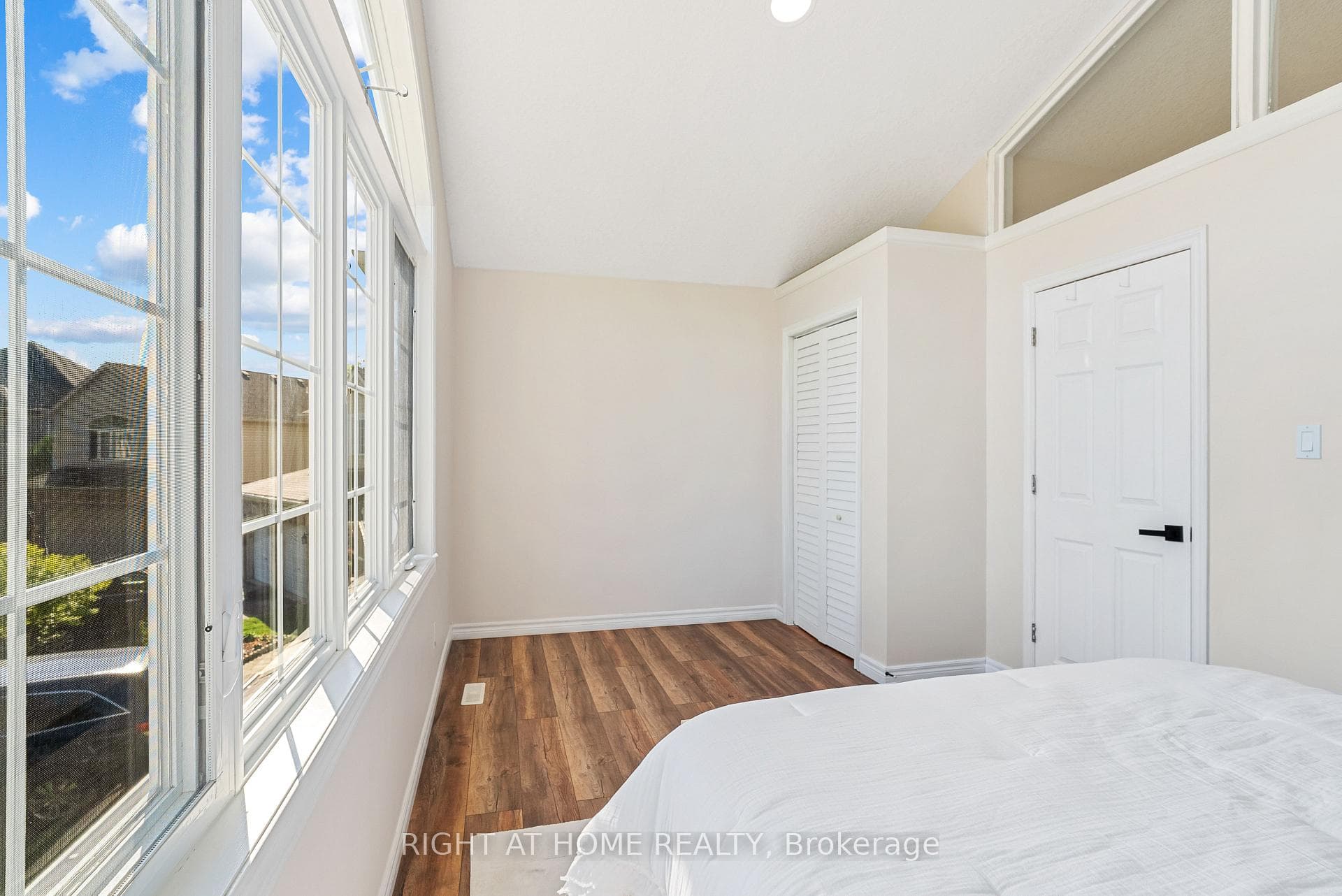754 Hedgerow Place photo 25