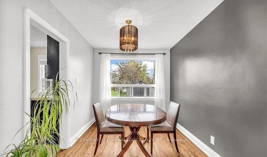 165 OAKRIDGE Drive photo 4