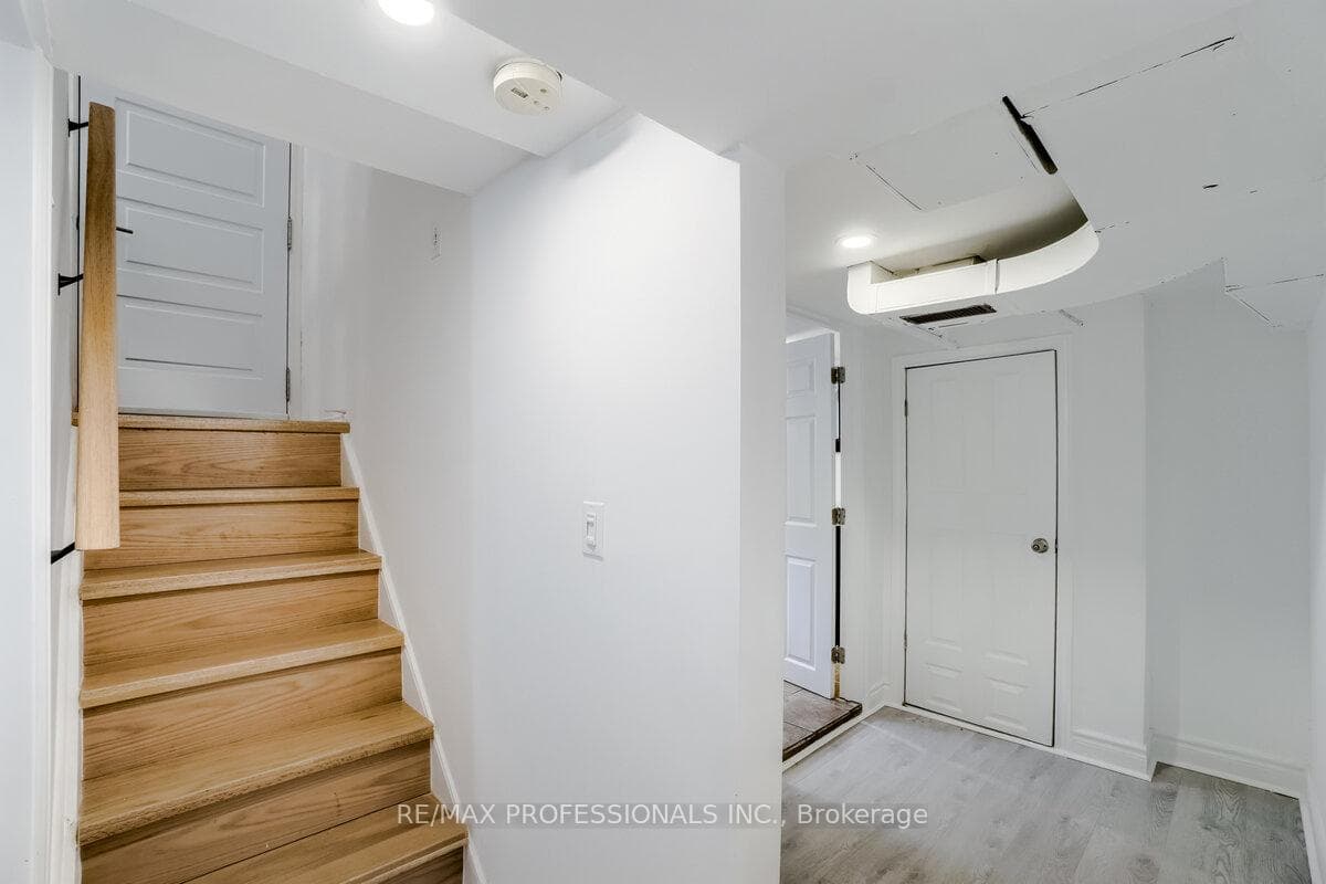 351 Maurice Drive photo 23
