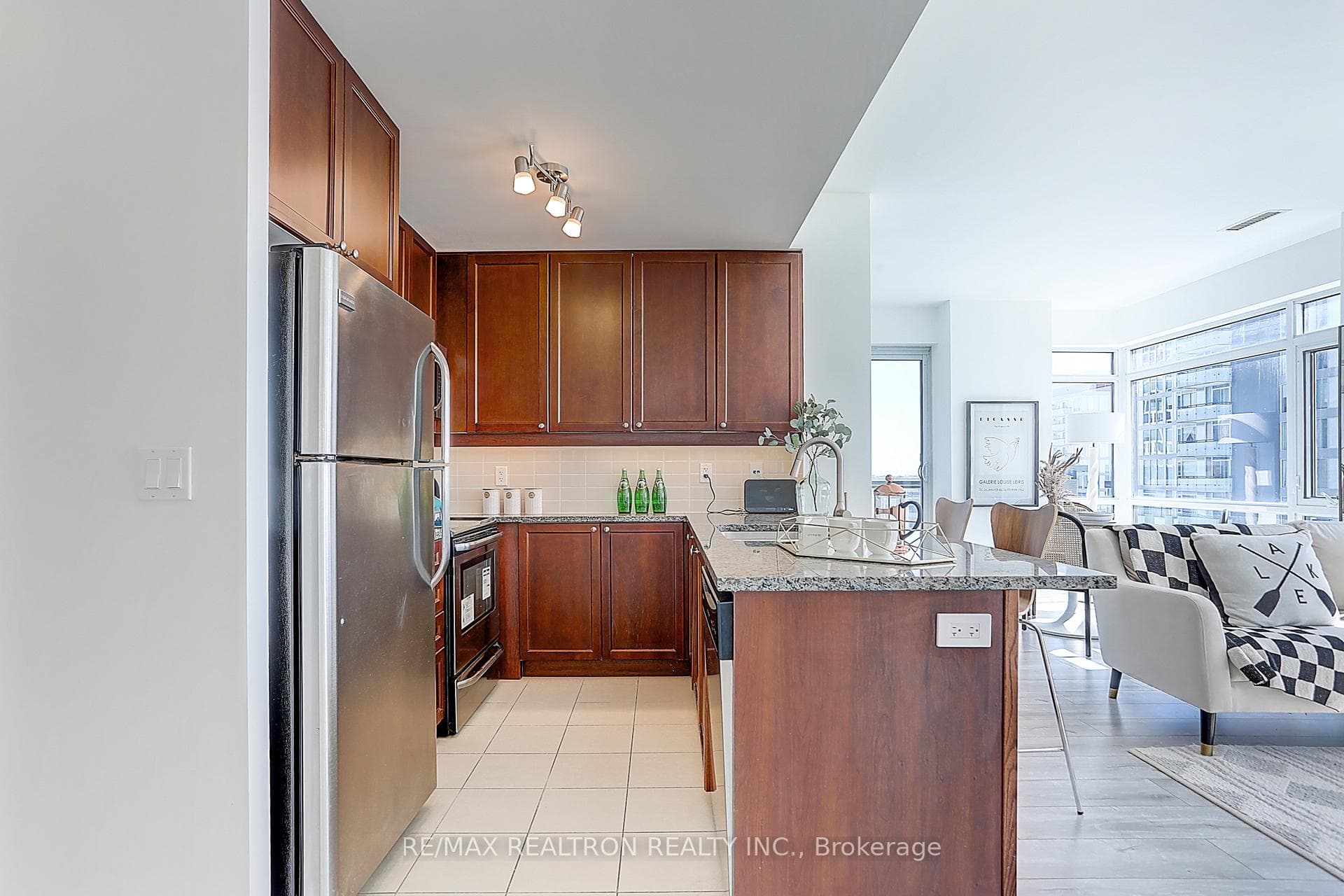 8110 Birchmount Road Unit 1003 photo 9