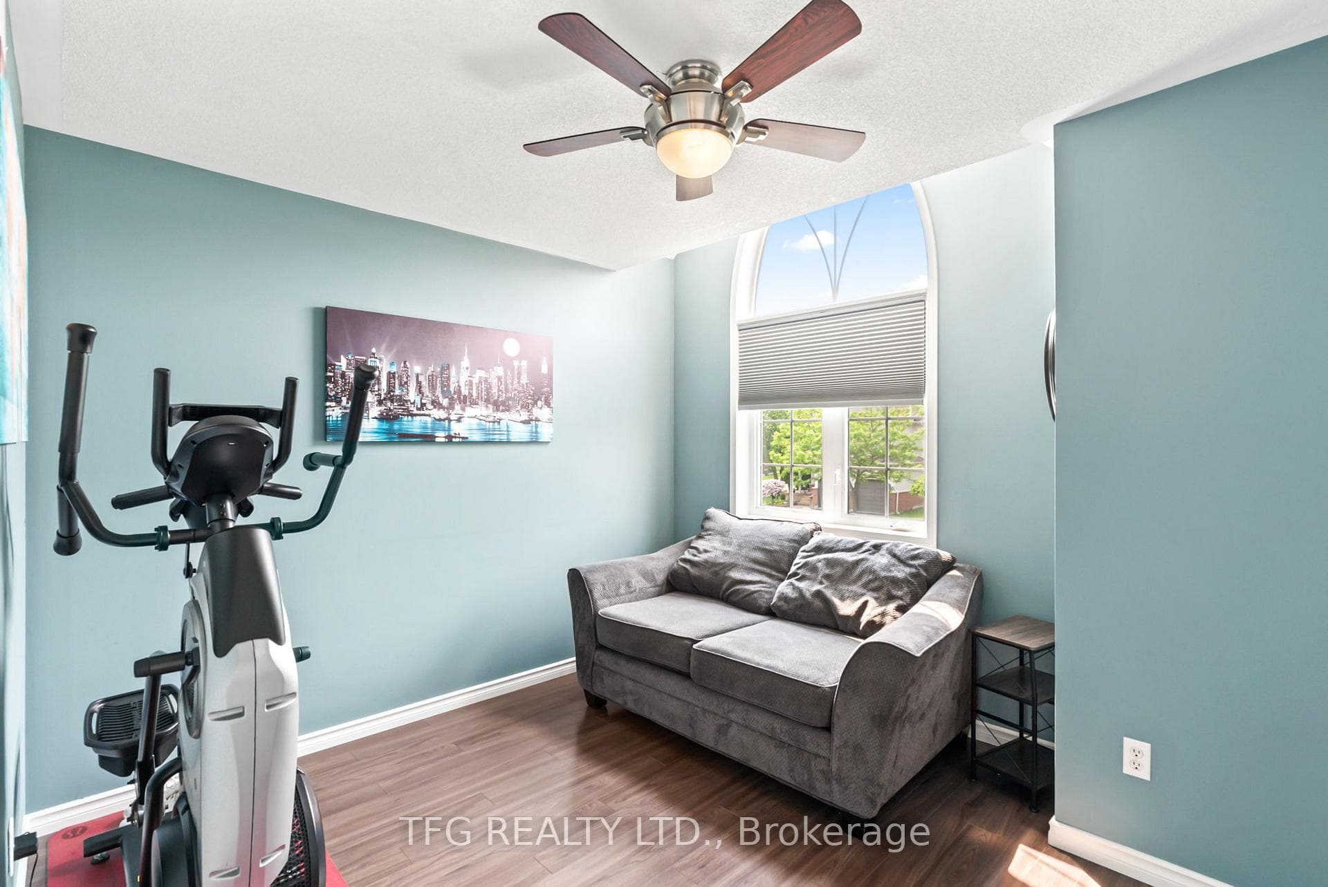 1187 Ashgrove Crescent photo 33