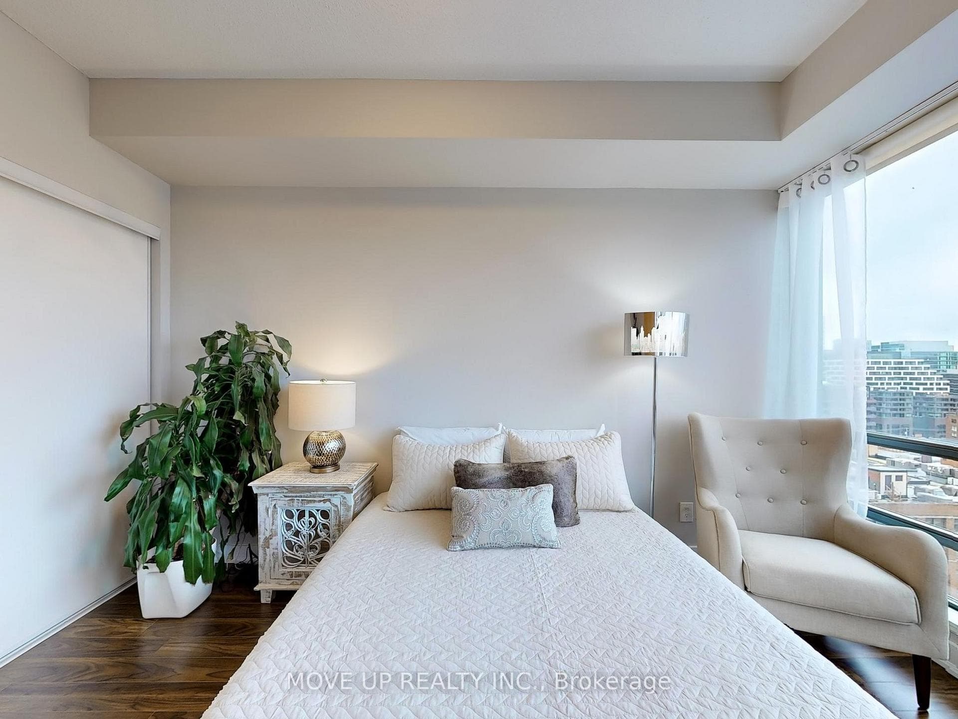 438 King Street Unit 1406 photo 17