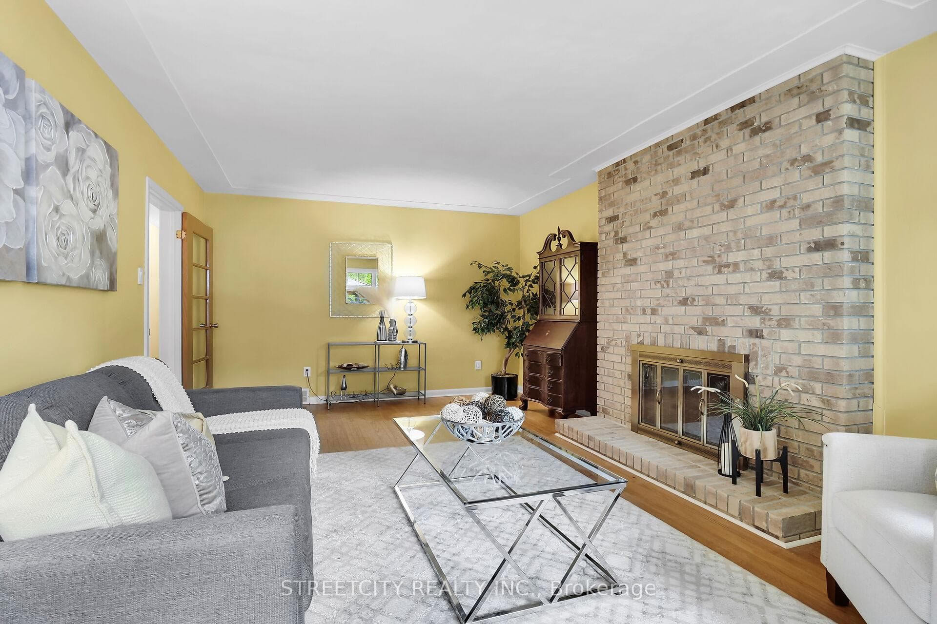 756 Glengyle Crescent photo 10