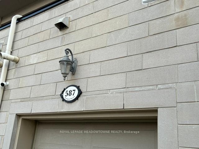 587 Thompson Road Unit 9 photo 2
