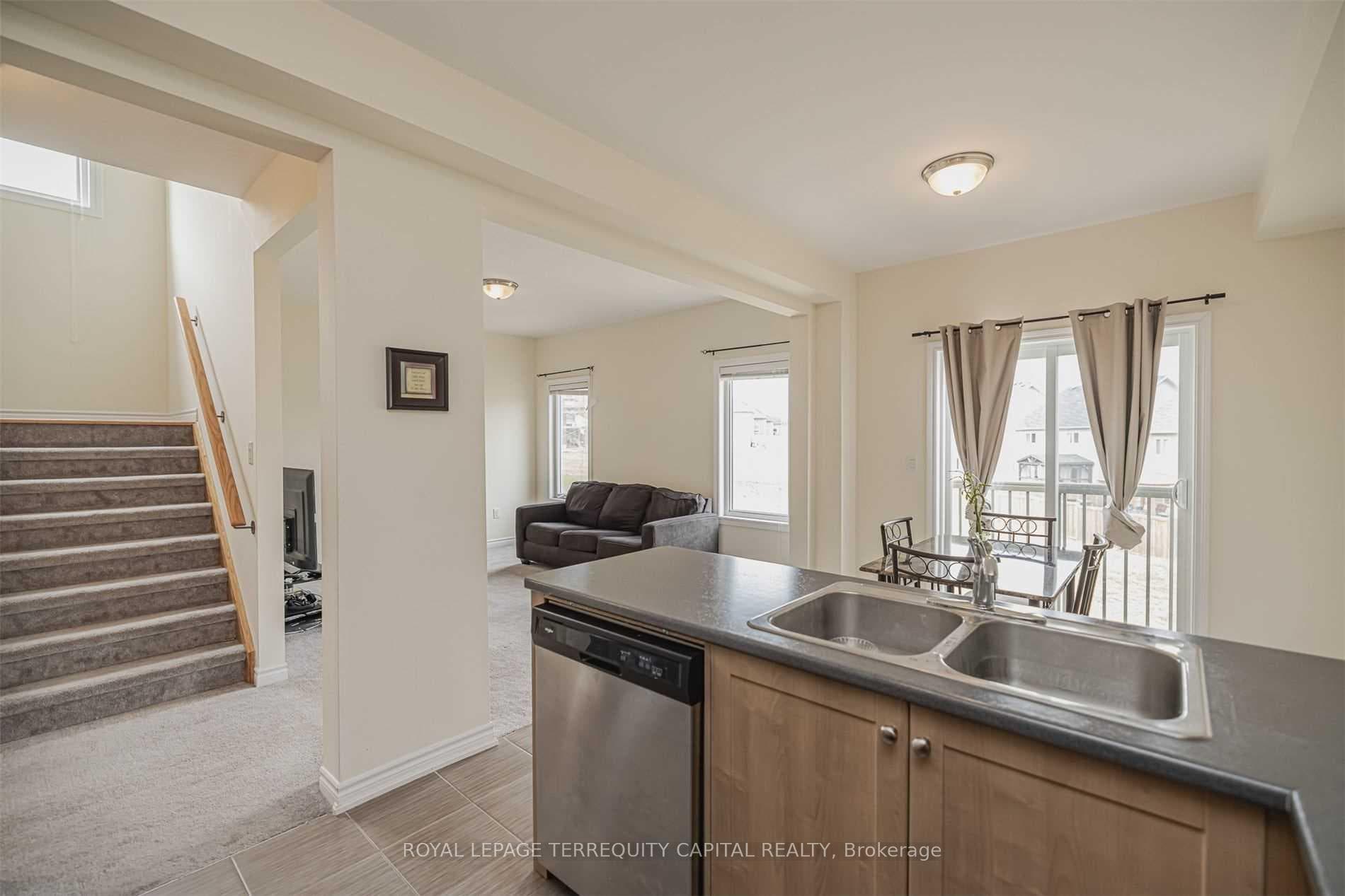 141 Isabella Drive Unit Upper photo 7