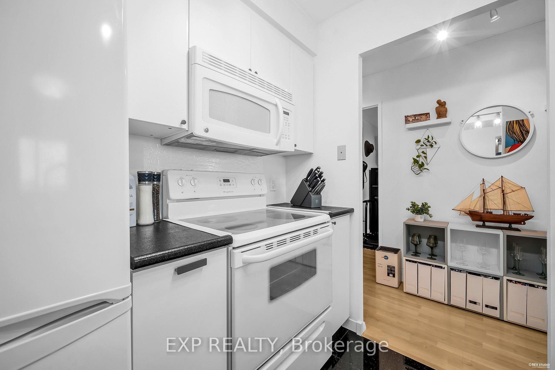 8 Lee Centre Drive Unit 1016 photo 16