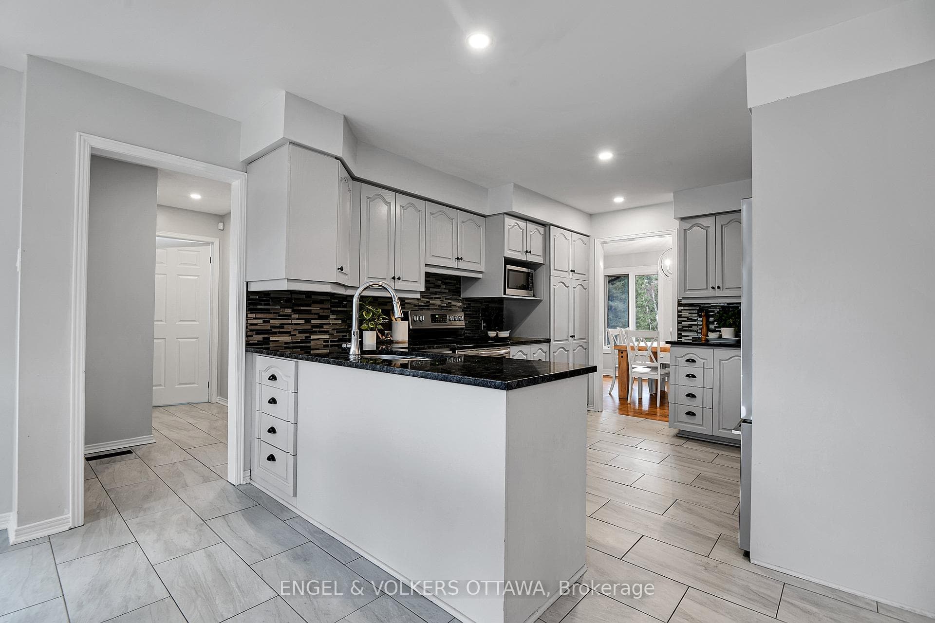 102 Delaney Drive photo 11