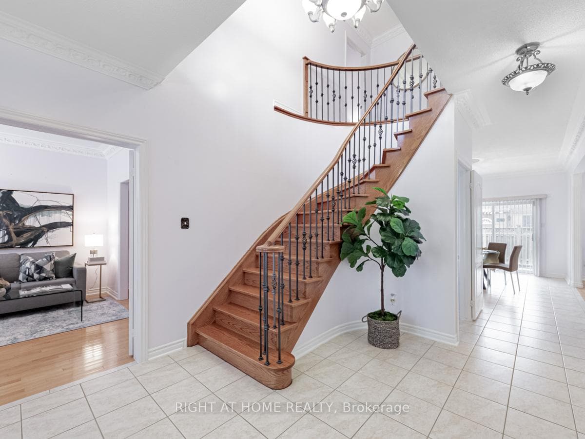9649 Keele Street photo 5