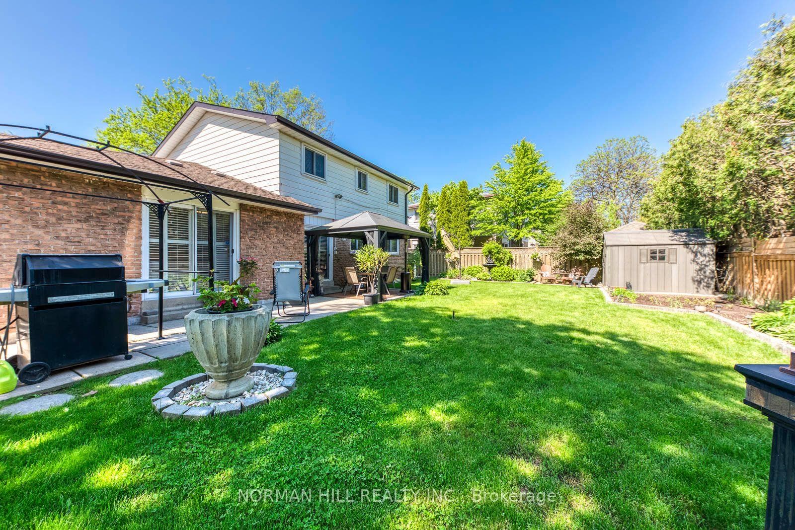 2491 Woburn Crescent photo 45