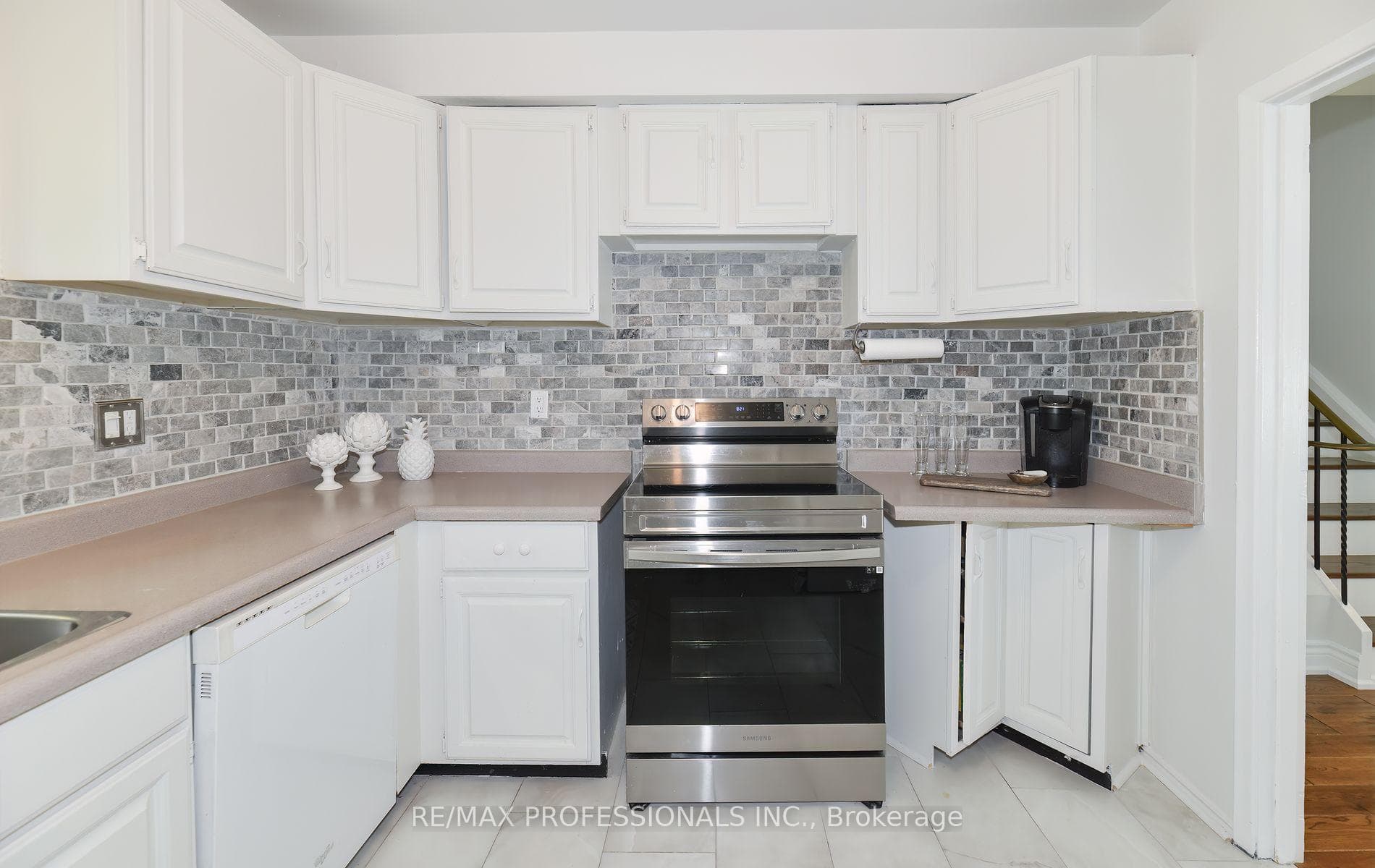 1412 Ludbrook Court photo 11