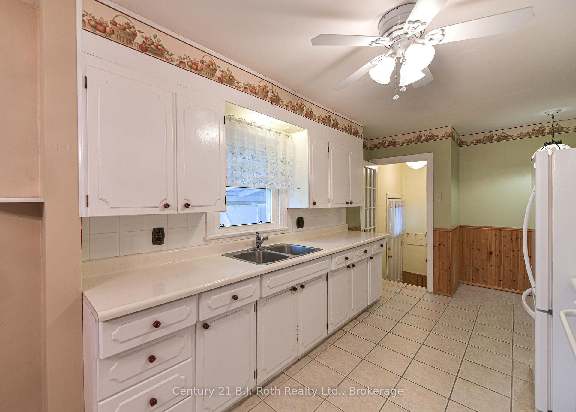 375 Parkhurst Crescent photo 14